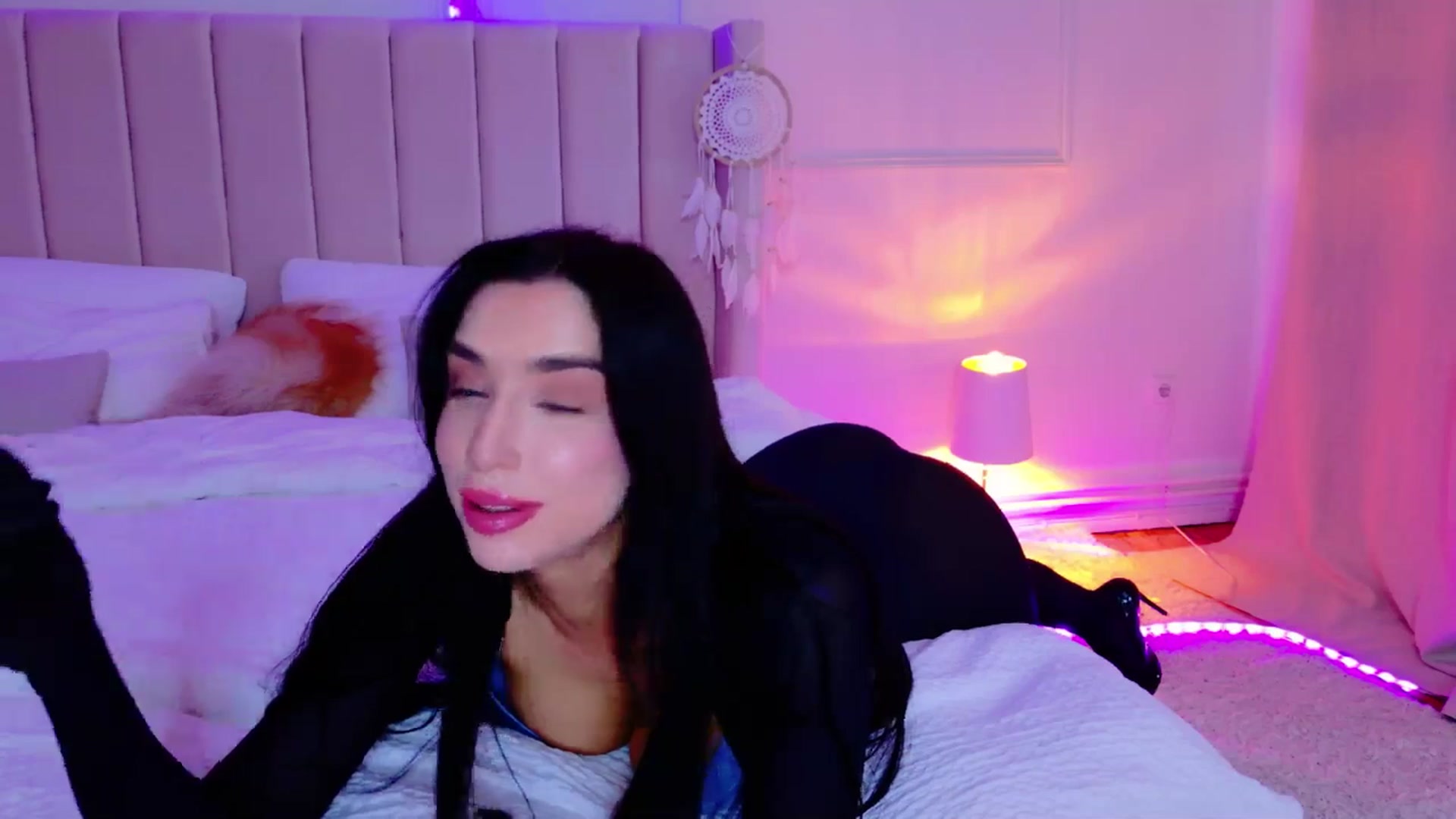 Gallery image thumbnail from LolaNiceAss1's myfreecams stream on, 03/30/2025, 17:21 image 19 of 20