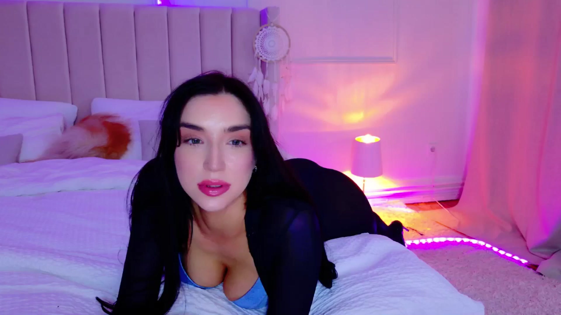 Gallery image thumbnail from LolaNiceAss1's myfreecams stream on, 03/30/2025, 17:21 image 17 of 20