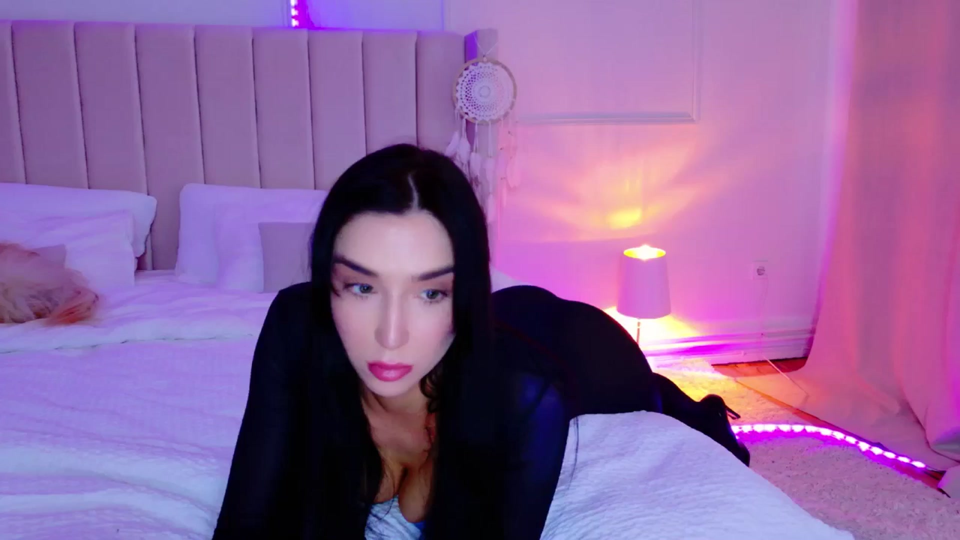 Gallery image thumbnail from LolaNiceAss1's myfreecams stream on, 03/30/2025, 17:21 image 13 of 20