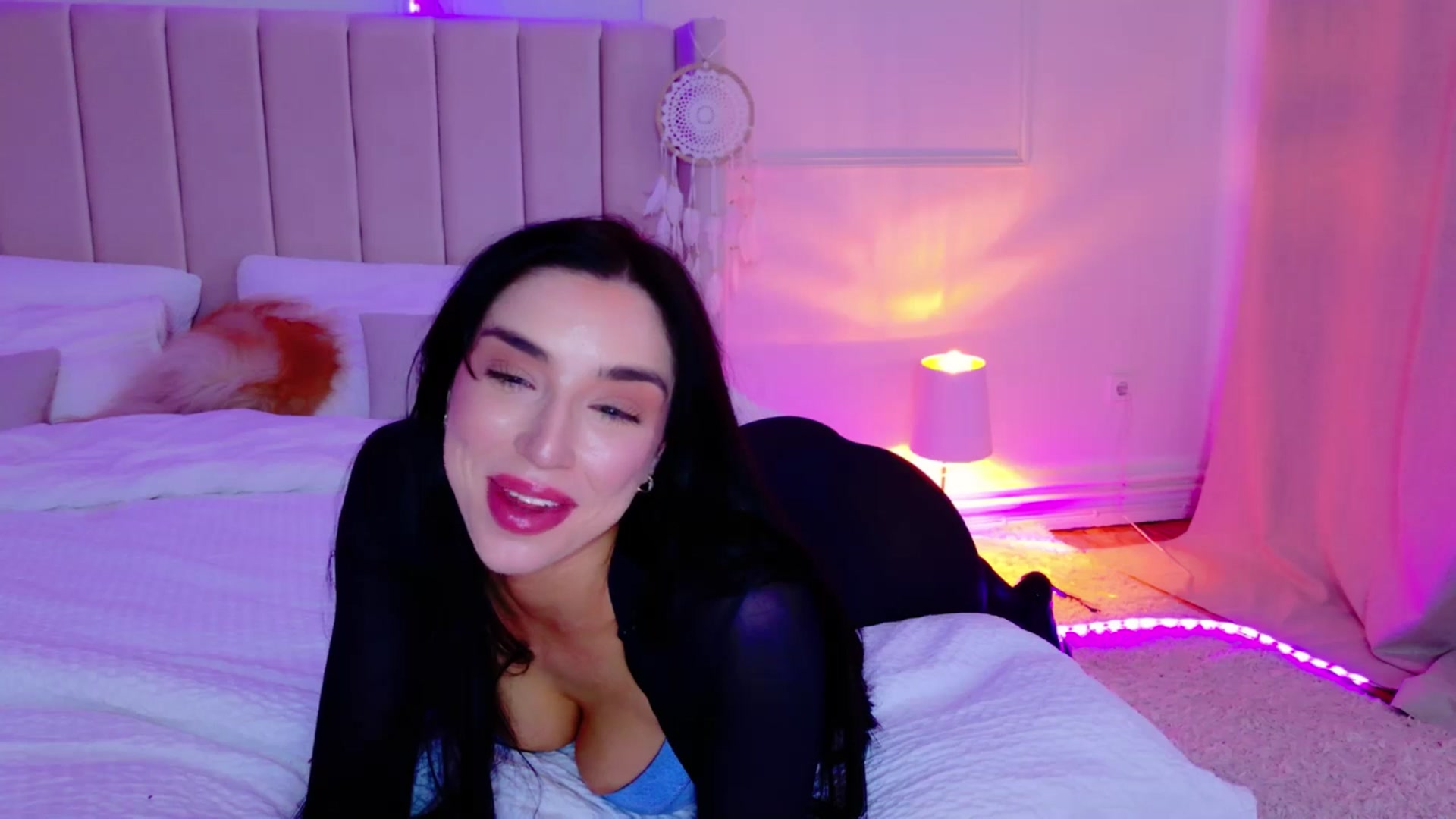 Gallery image thumbnail from LolaNiceAss1's myfreecams stream on, 03/30/2025, 17:21 image 18 of 20