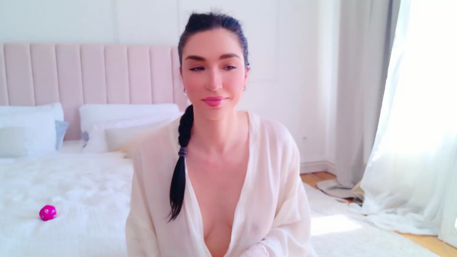 Gallery image thumbnail from LolaNiceAss1's myfreecams stream on, 04/20/2025, 12:24 image 4 of 20