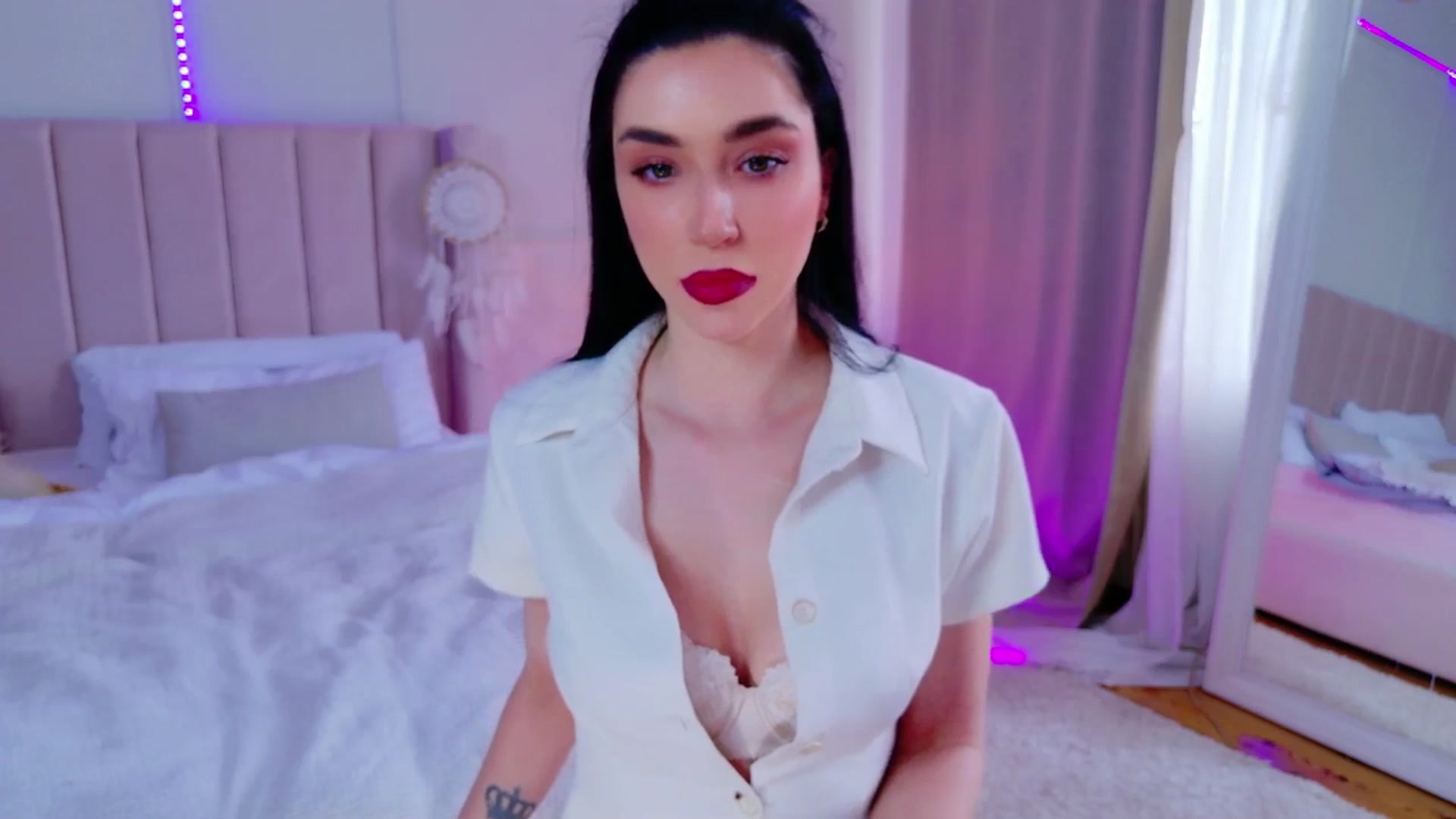 Gallery image thumbnail from LolaNiceAss1's myfreecams stream on, 04/21/2025, 14:18 image 4 of 20
