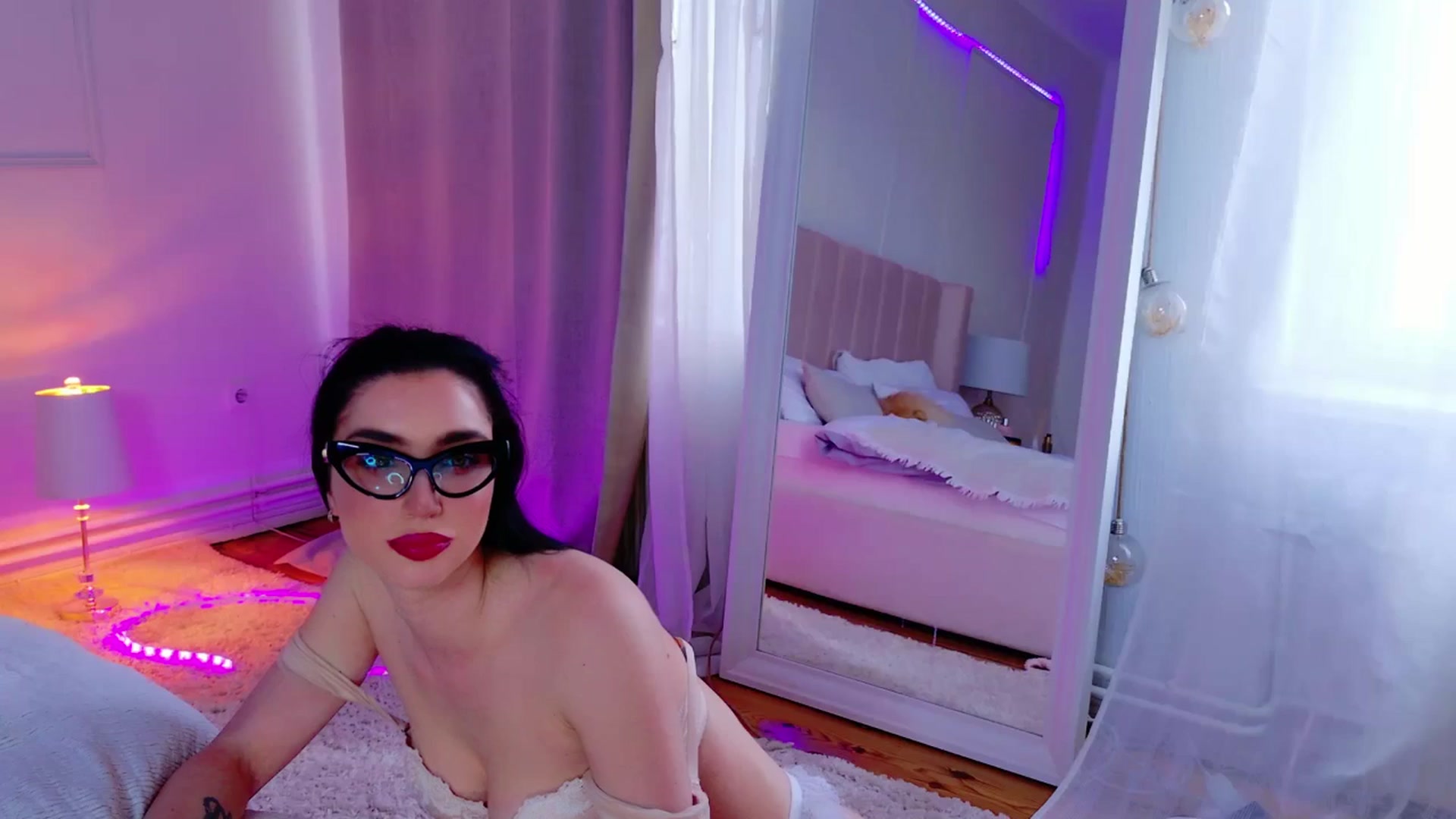 Gallery image thumbnail from LolaNiceAss1's myfreecams stream on, 04/21/2025, 15:11 image 18 of 20