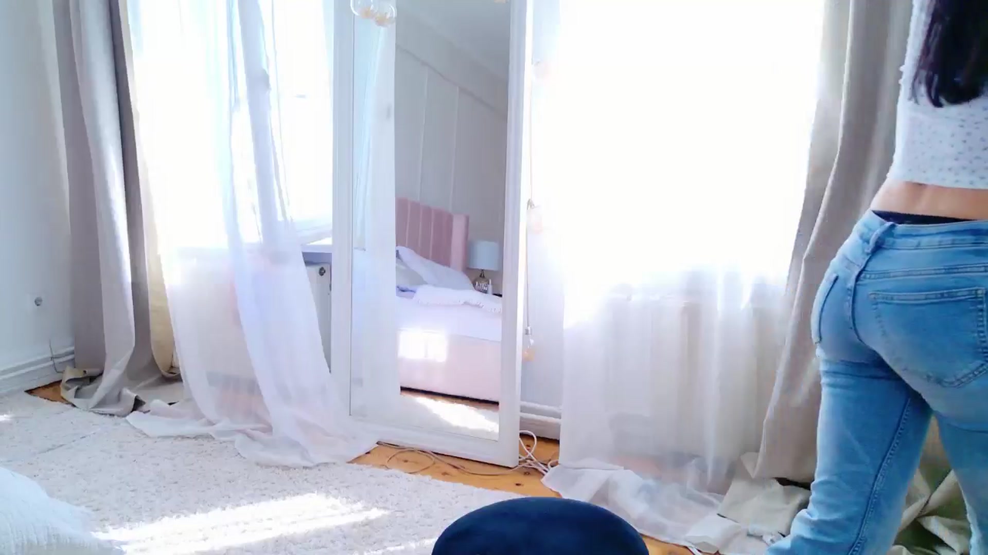 Gallery image thumbnail from LolaNiceAss1's myfreecams stream on, 04/27/2025, 14:27 image 7 of 20