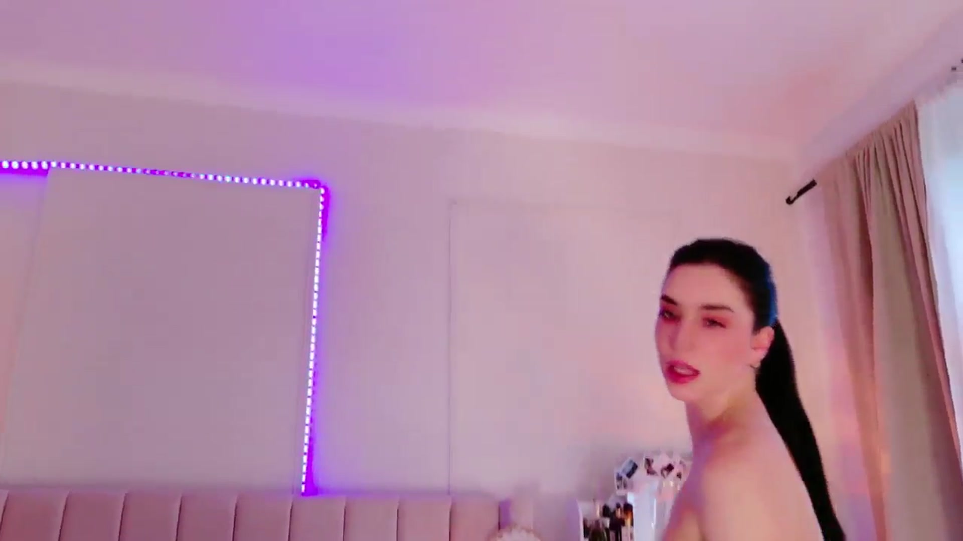 Gallery image thumbnail from LolaNiceAss1's myfreecams stream on, 05/03/2025, 18:04 image 15 of 20