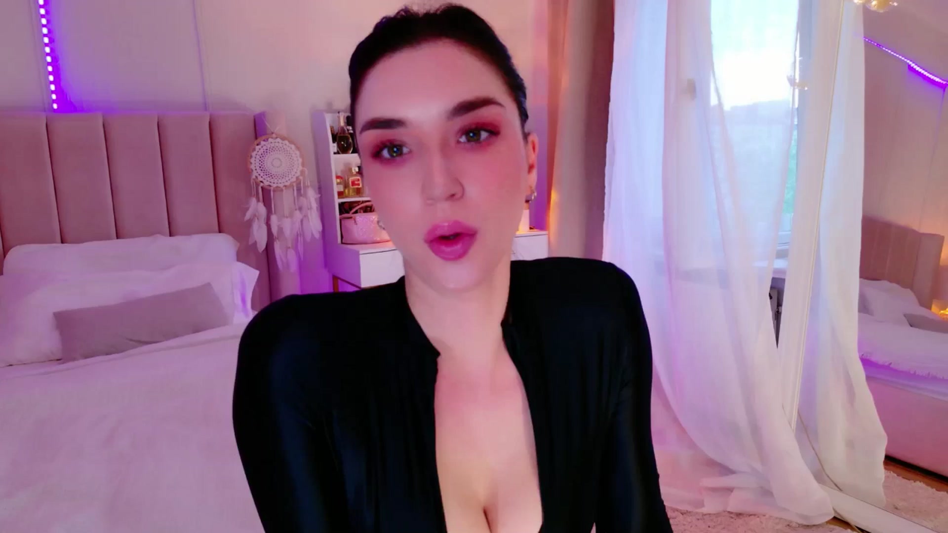Gallery image thumbnail from LolaNiceAss1's myfreecams stream on, 05/03/2025, 18:04 image 7 of 20