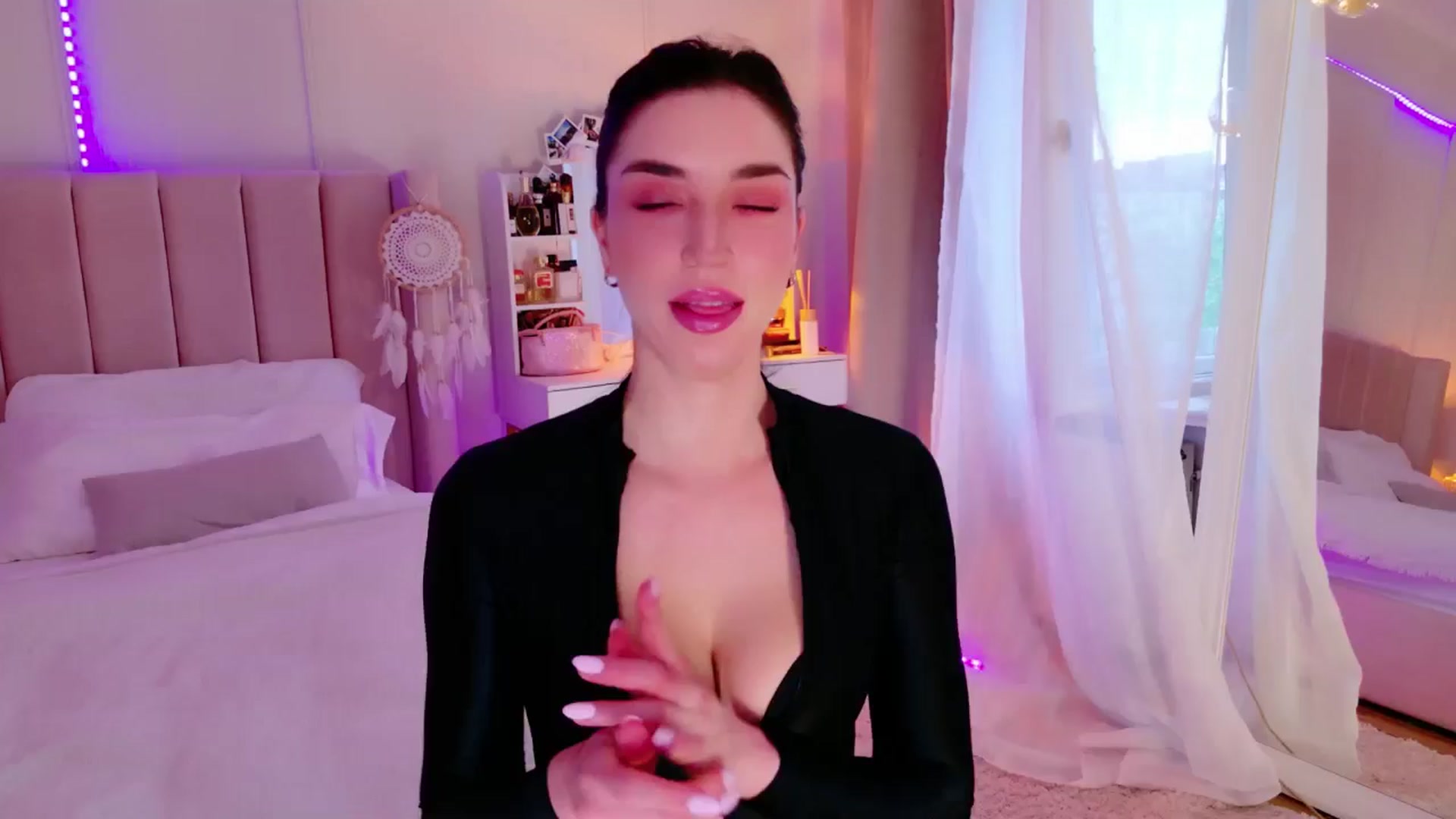 Gallery image thumbnail from LolaNiceAss1's myfreecams stream on, 05/03/2025, 18:04 image 6 of 20