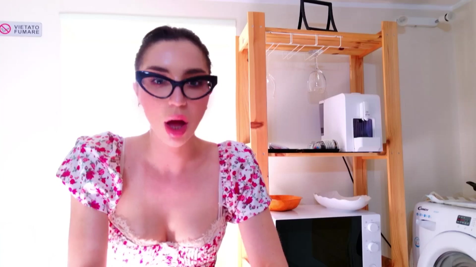 Gallery image thumbnail from LolaNiceAss1's myfreecams stream on, 05/16/2025, 16:12 image 14 of 20