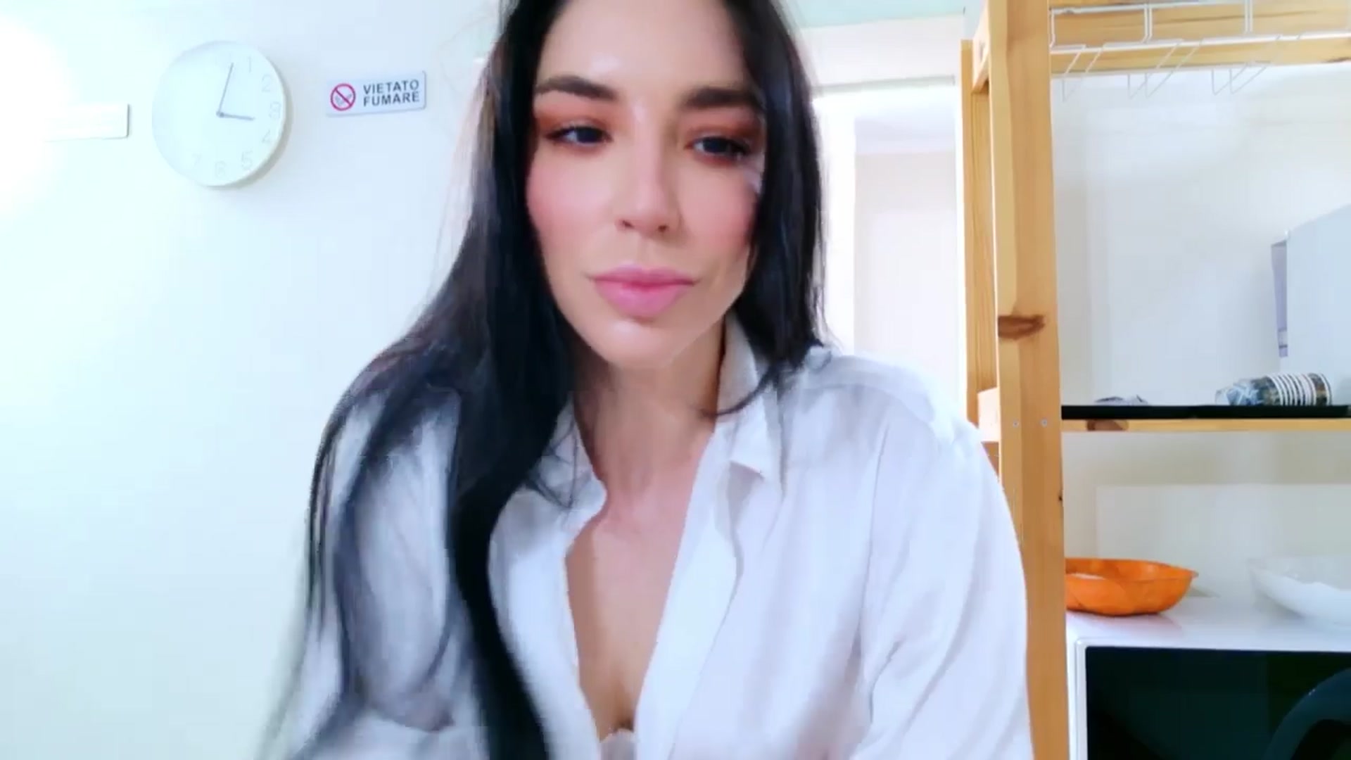 Gallery image thumbnail from LolaNiceAss1's myfreecams stream on, 05/18/2025, 14:15 image 4 of 20