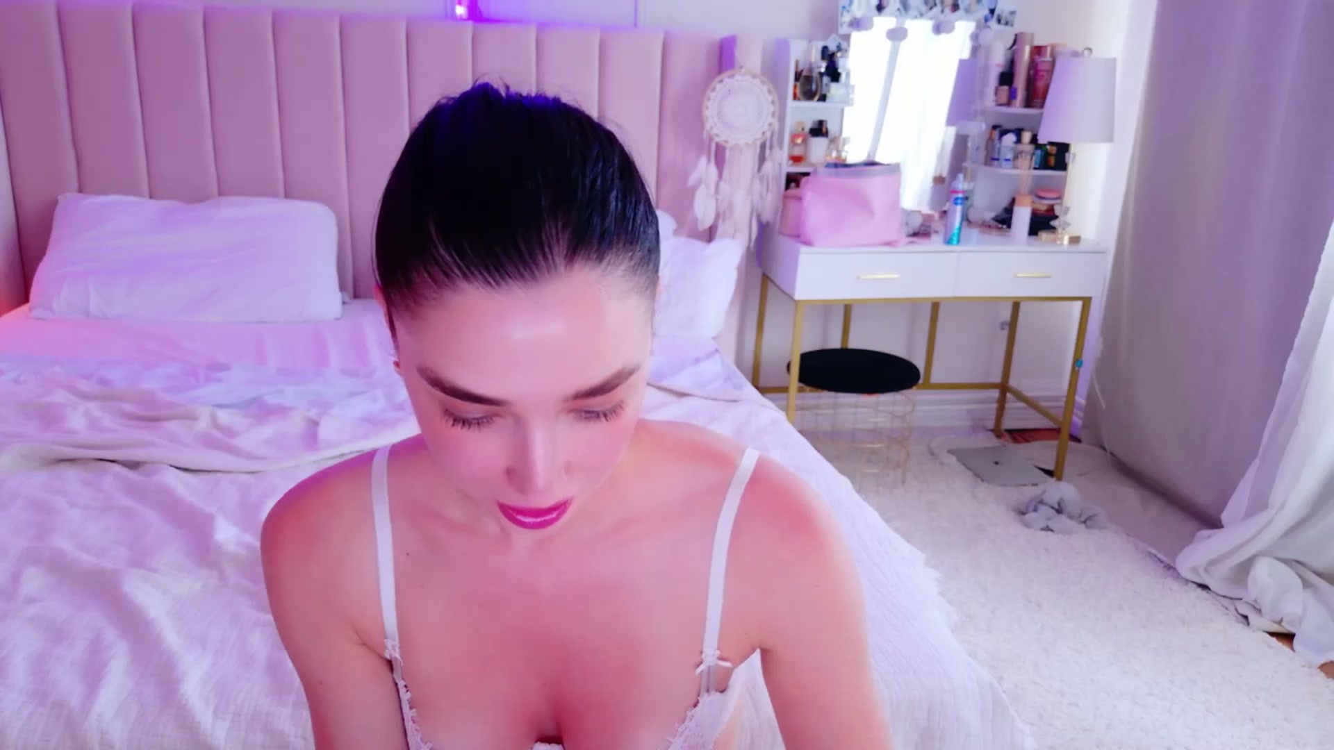 Gallery image thumbnail from LolaNiceAss1's myfreecams stream on, 06/01/2025, 16:38 image 14 of 20