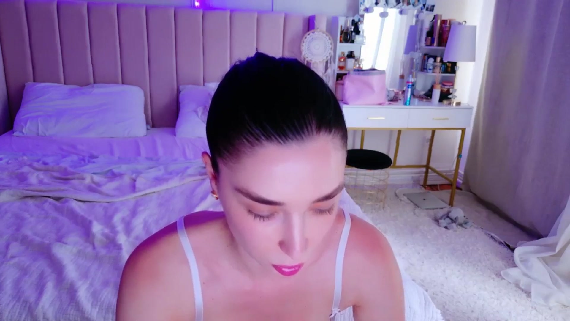 Gallery image thumbnail from LolaNiceAss1's myfreecams stream on, 06/01/2025, 16:38 image 11 of 20