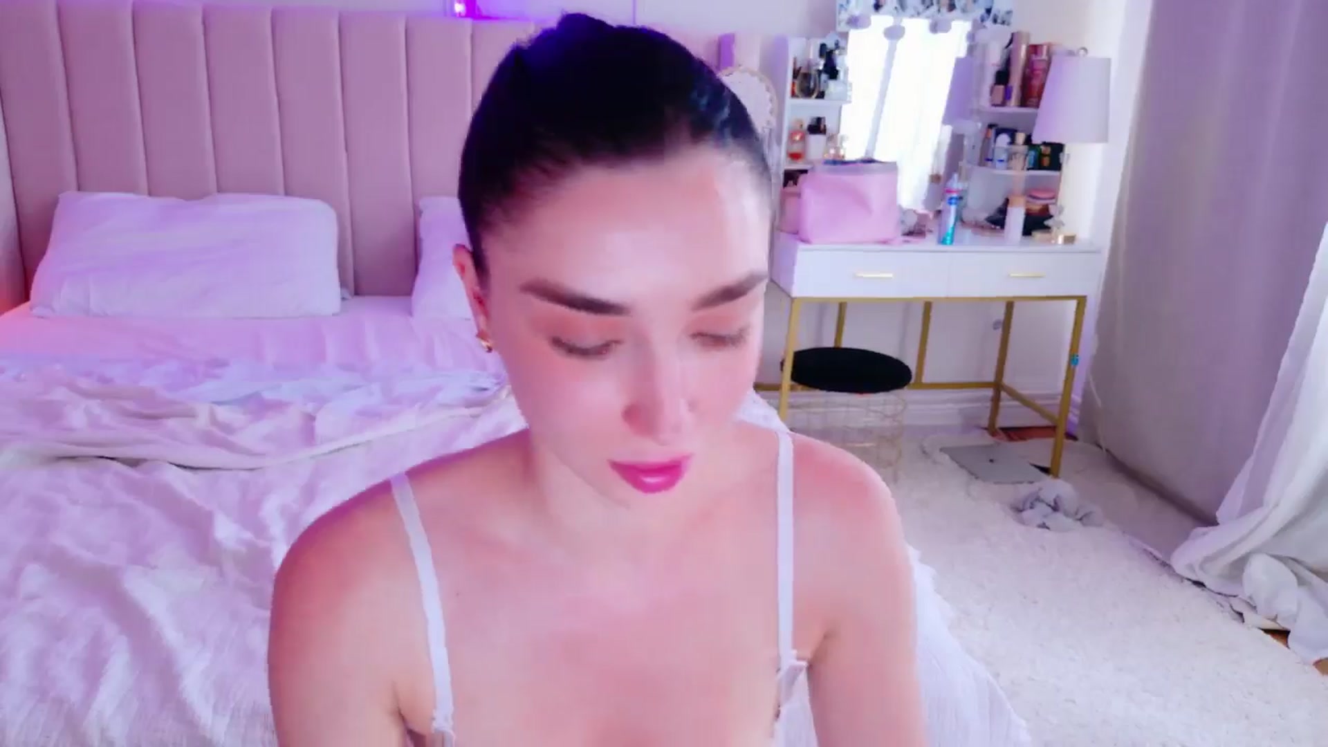Gallery image thumbnail from LolaNiceAss1's myfreecams stream on, 06/01/2025, 16:38 image 12 of 20