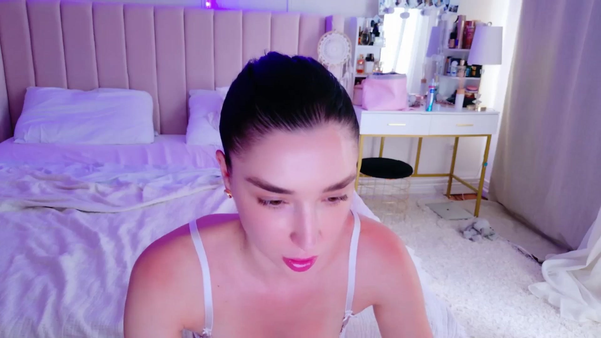 Gallery image thumbnail from LolaNiceAss1's myfreecams stream on, 06/01/2025, 16:38 image 10 of 20