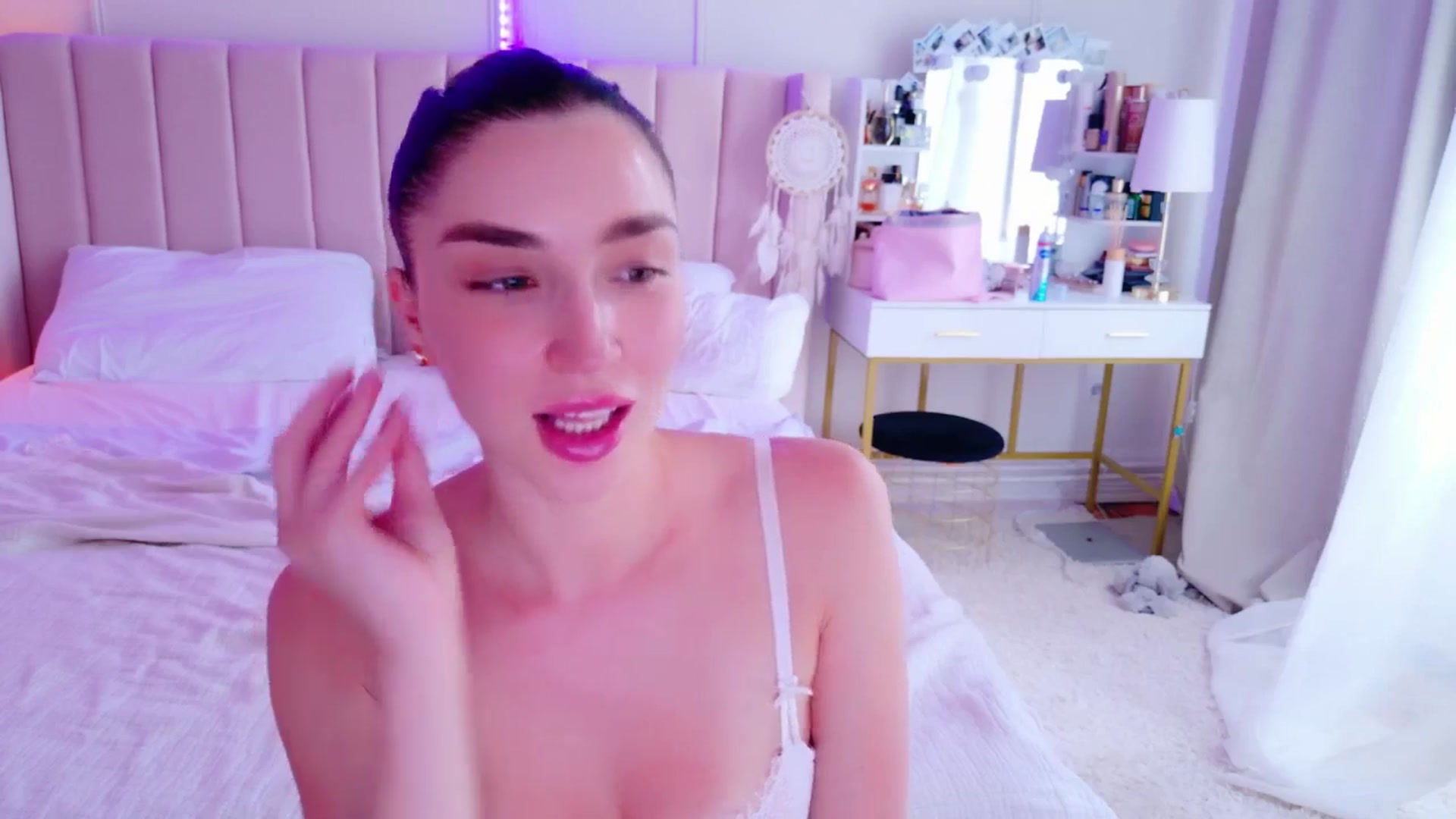 Gallery image thumbnail from LolaNiceAss1's myfreecams stream on, 06/01/2025, 16:38 image 19 of 20