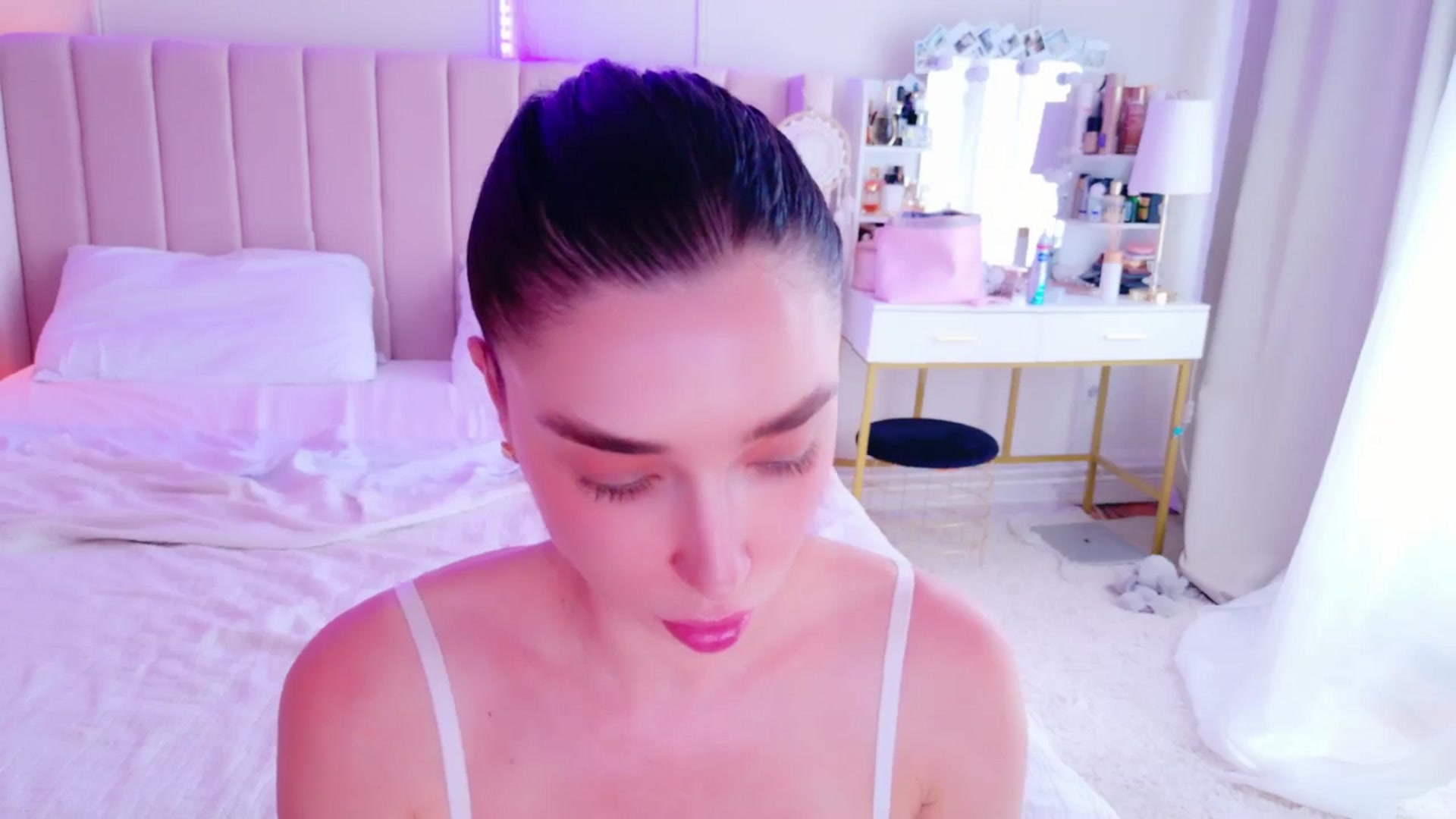 Gallery image thumbnail from LolaNiceAss1's myfreecams stream on, 06/01/2025, 16:38 image 20 of 20