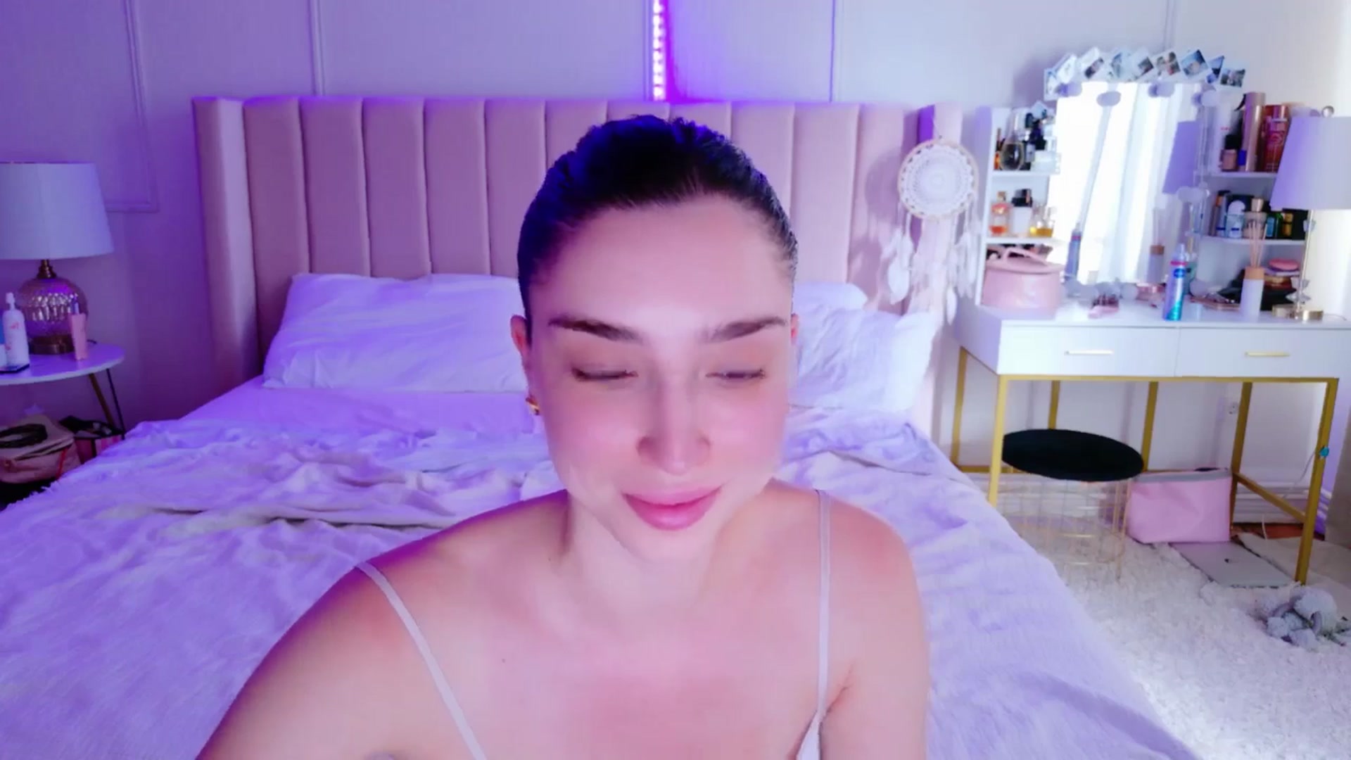 Gallery image thumbnail from LolaNiceAss1's myfreecams stream on, 06/01/2025, 16:38 image 3 of 20