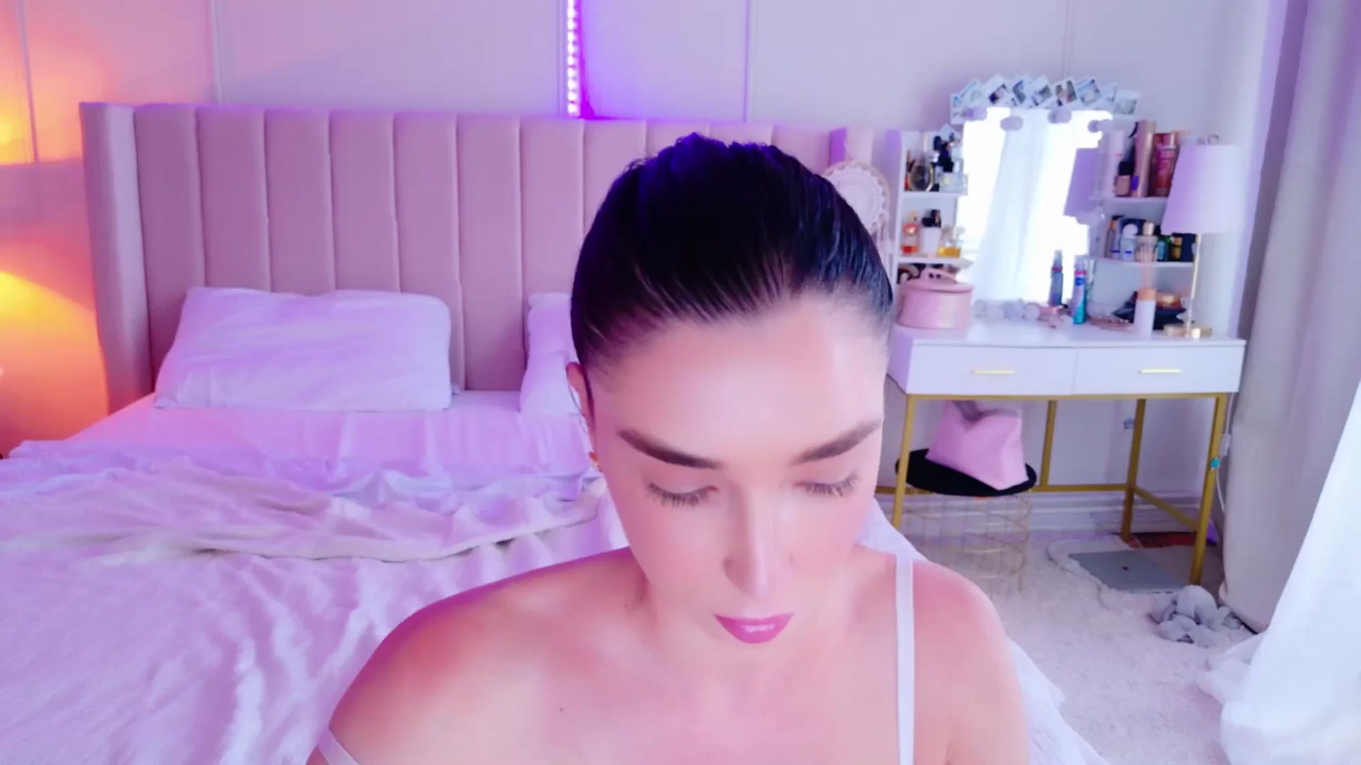 Gallery image thumbnail from LolaNiceAss1's myfreecams stream on, 06/01/2025, 17:02 image 9 of 20