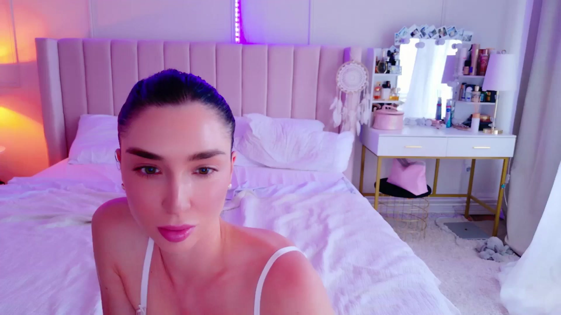 Gallery image thumbnail from LolaNiceAss1's myfreecams stream on, 06/01/2025, 17:02 image 11 of 20