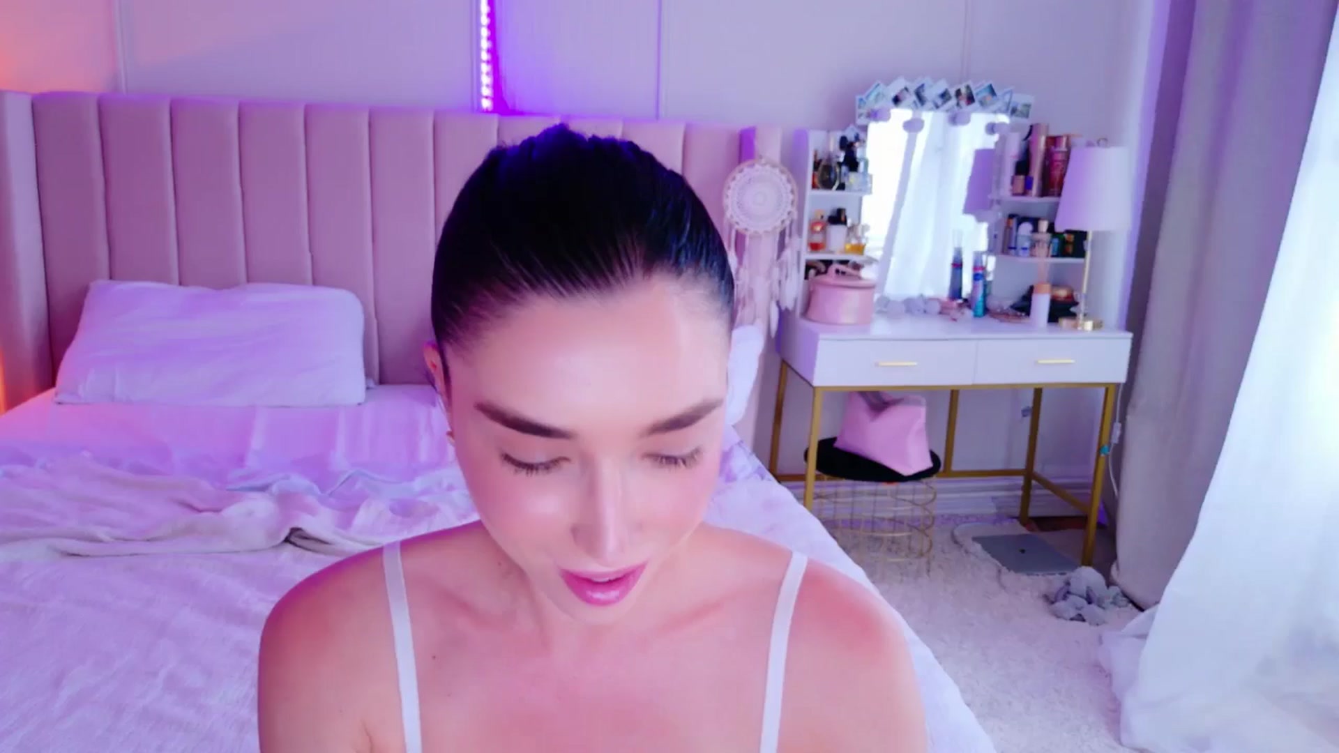 Gallery image thumbnail from LolaNiceAss1's myfreecams stream on, 06/01/2025, 17:23 image 1 of 20