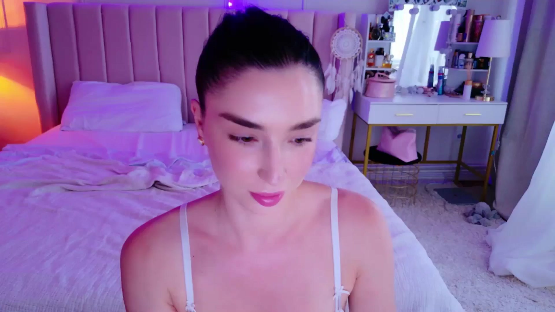 Gallery image thumbnail from LolaNiceAss1's myfreecams stream on, 06/01/2025, 17:23 image 20 of 20