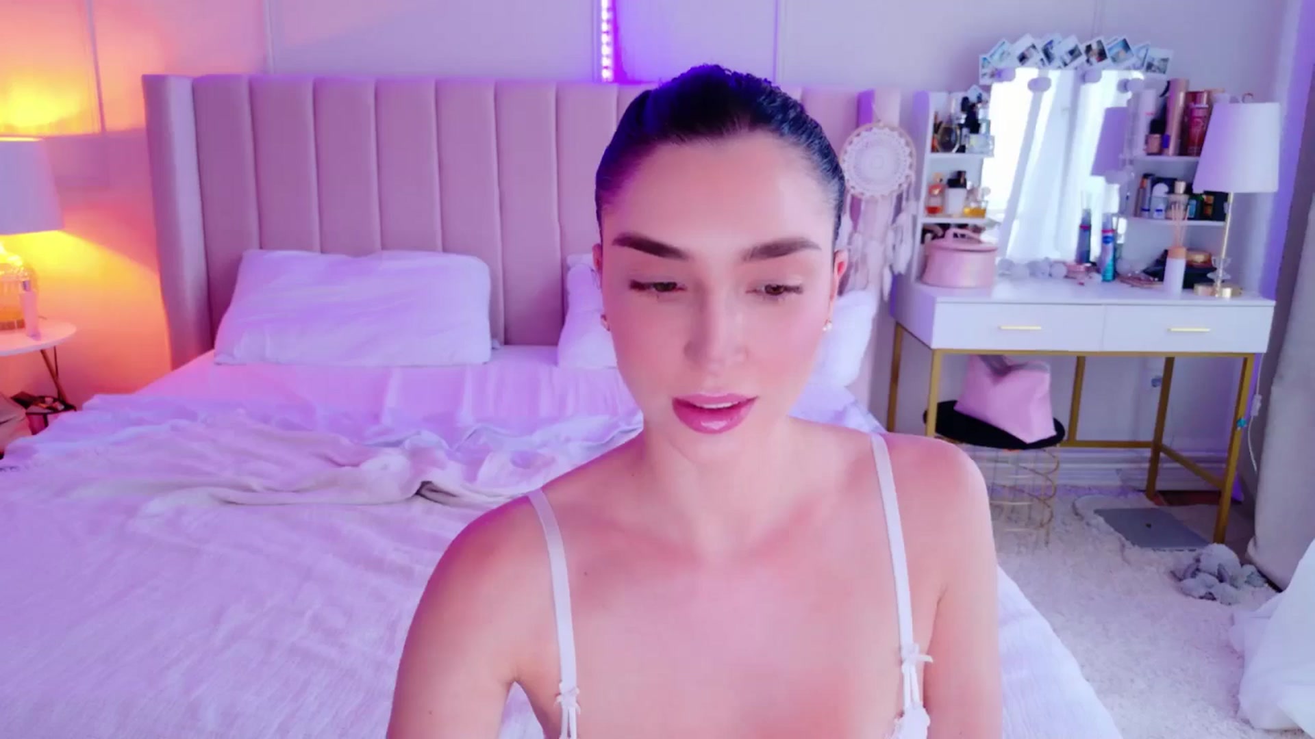 Gallery image thumbnail from LolaNiceAss1's myfreecams stream on, 06/01/2025, 17:23 image 3 of 20