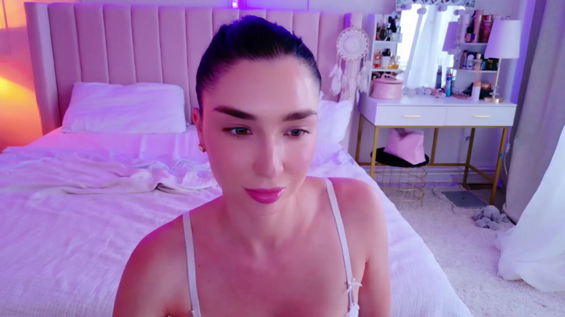 Gallery image thumbnail from LolaNiceAss1's myfreecams stream on, 06/01/2025, 17:23 image 19 of 20