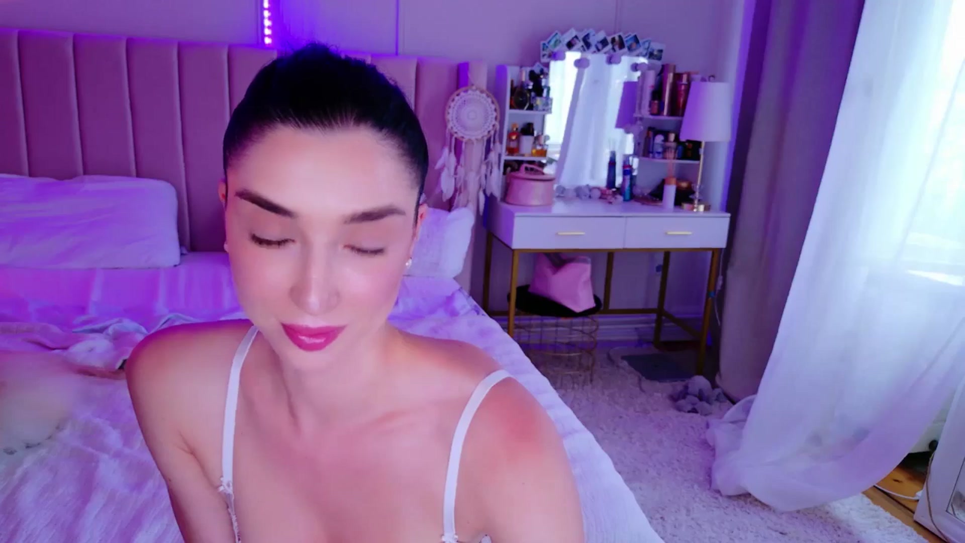 Gallery image thumbnail from LolaNiceAss1's myfreecams stream on, 06/01/2025, 17:55 image 17 of 20