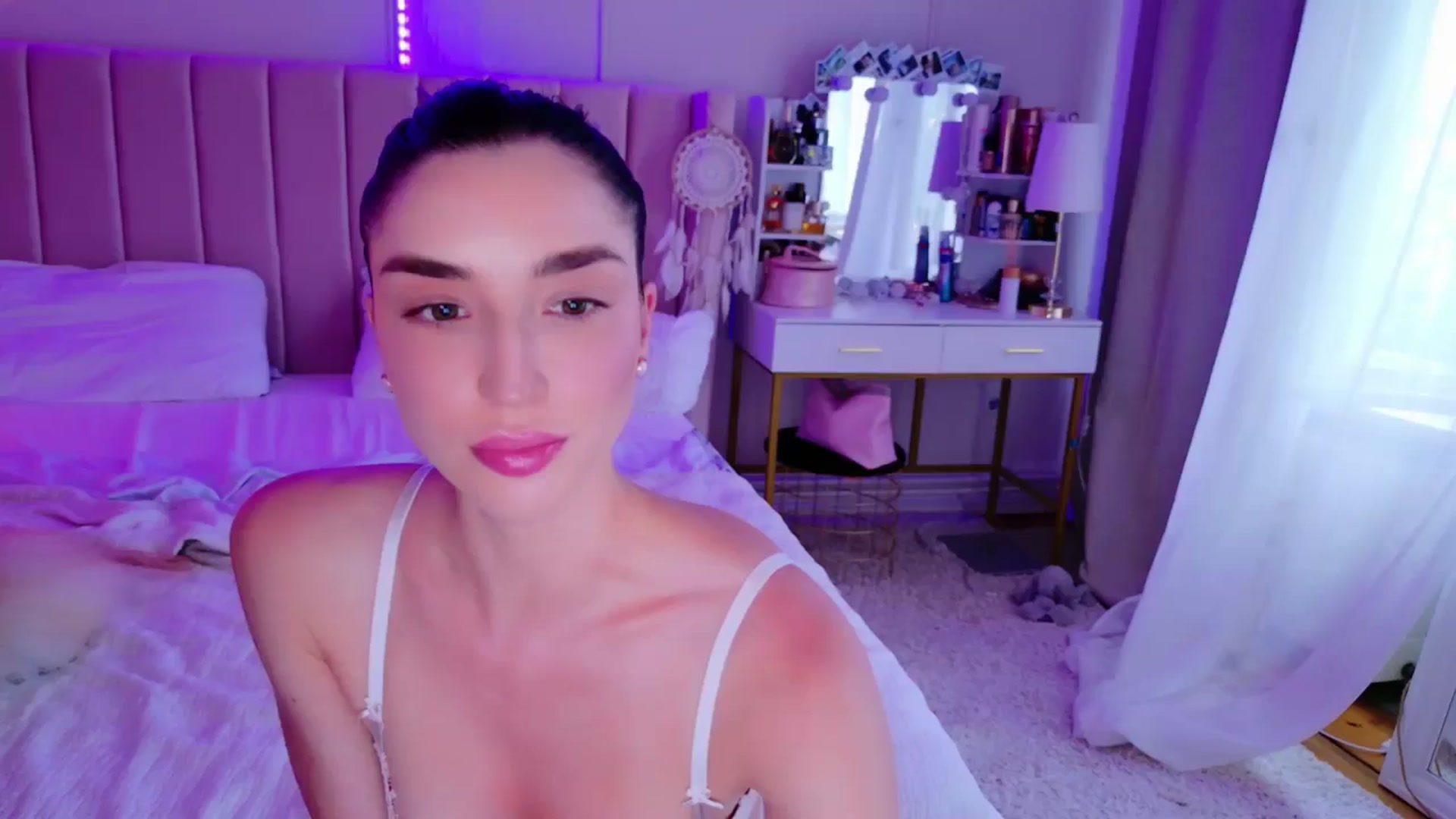 Gallery image thumbnail from LolaNiceAss1's myfreecams stream on, 06/01/2025, 17:55 image 16 of 20