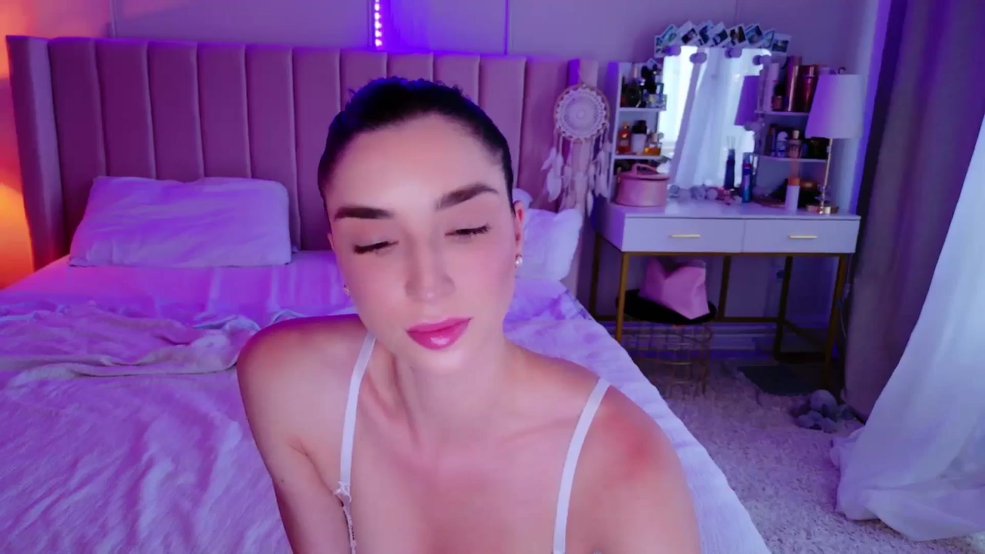 Gallery image thumbnail from LolaNiceAss1's myfreecams stream on, 06/01/2025, 17:55 image 5 of 20