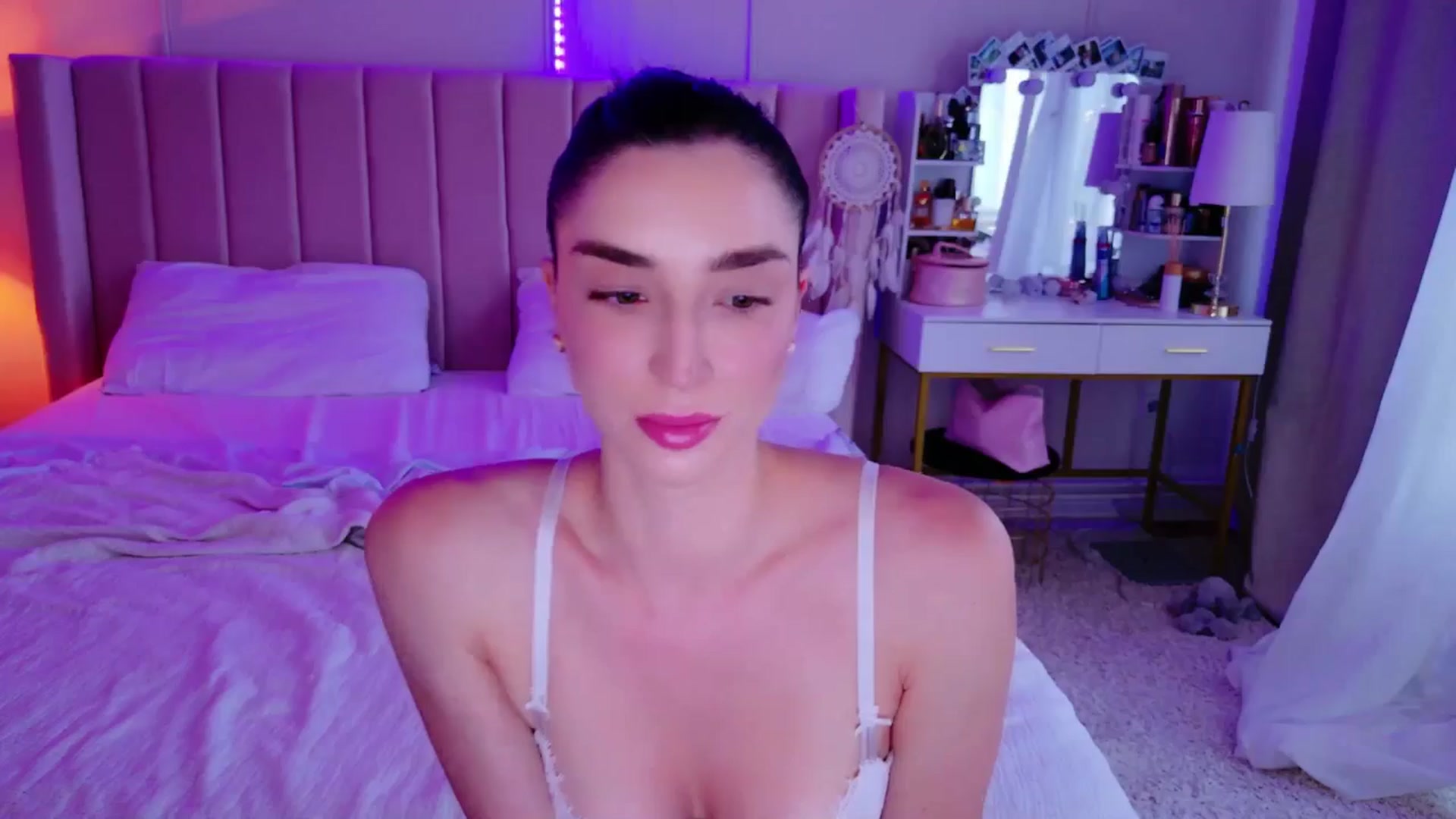 Gallery image thumbnail from LolaNiceAss1's myfreecams stream on, 06/01/2025, 17:55 image 4 of 20
