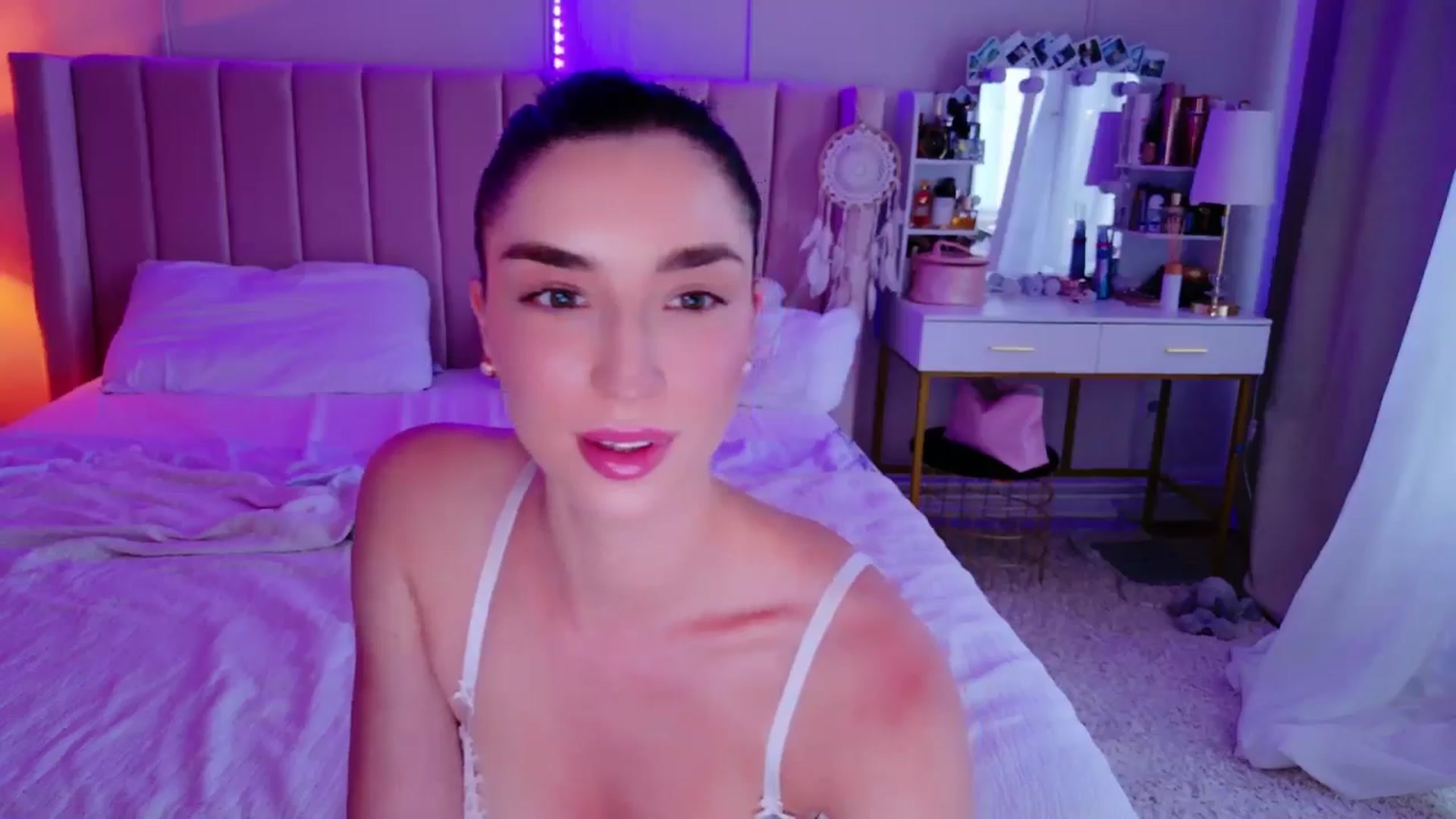 Gallery image thumbnail from LolaNiceAss1's myfreecams stream on, 06/01/2025, 17:55 image 6 of 20