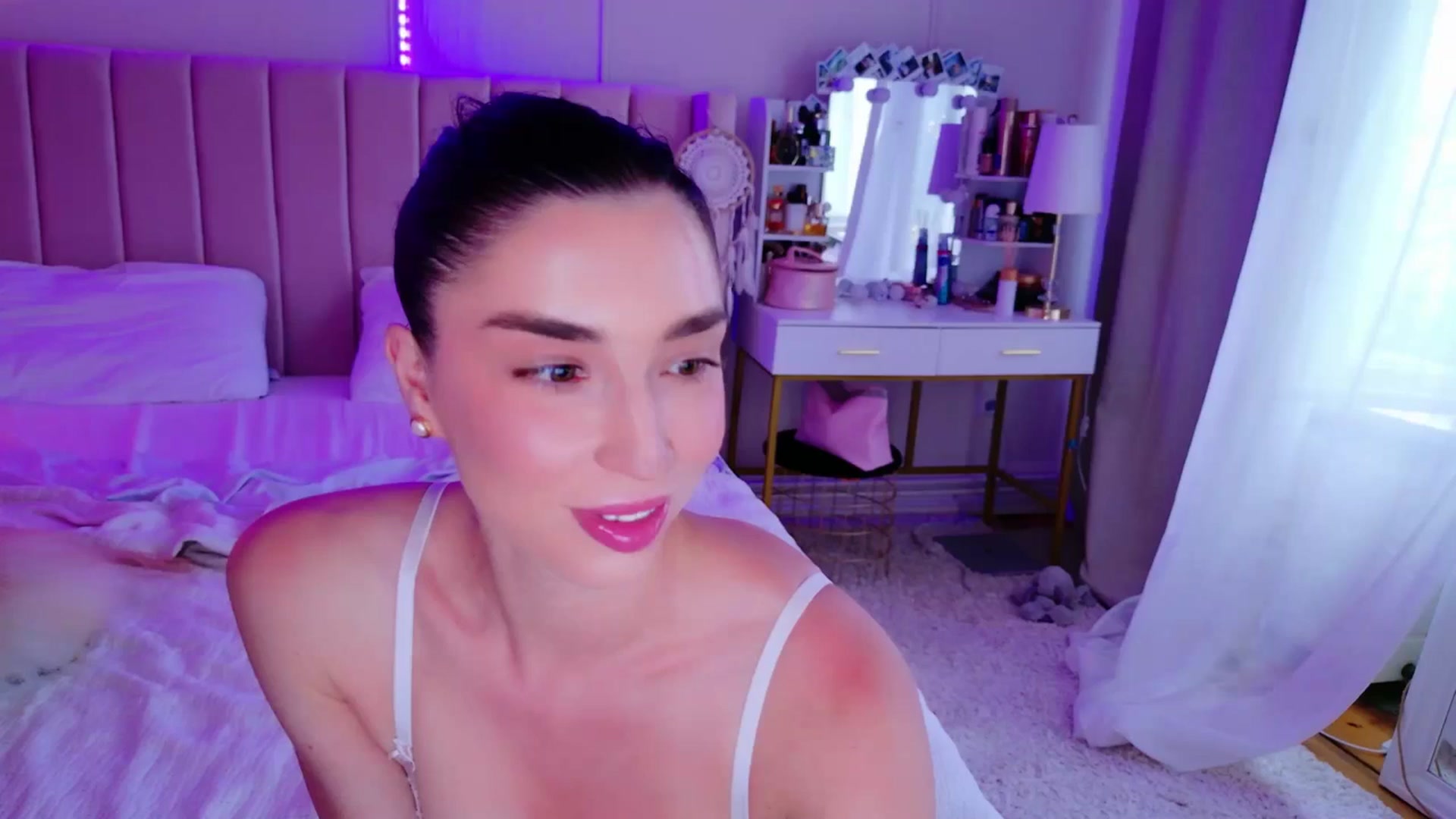 Gallery image thumbnail from LolaNiceAss1's myfreecams stream on, 06/01/2025, 17:55 image 13 of 20