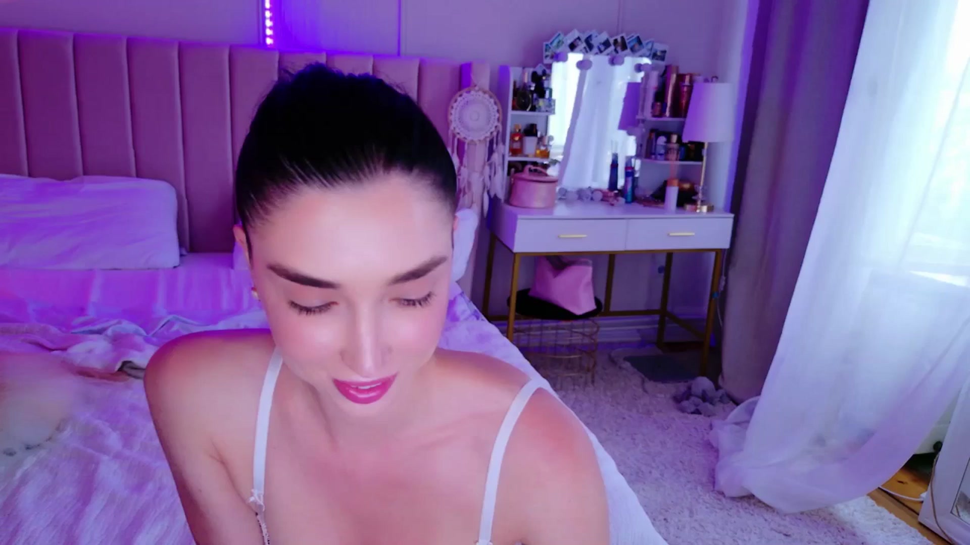 Gallery image thumbnail from LolaNiceAss1's myfreecams stream on, 06/01/2025, 17:55 image 15 of 20