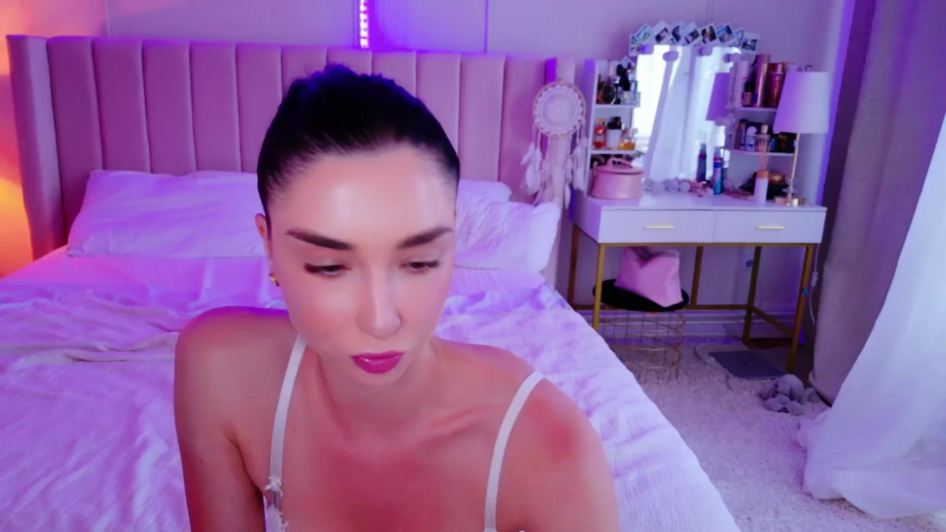 Gallery image thumbnail from LolaNiceAss1's myfreecams stream on, 06/01/2025, 17:55 image 1 of 20
