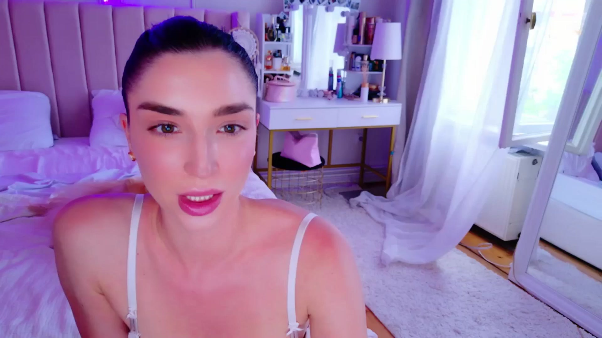 Gallery image thumbnail from LolaNiceAss1's myfreecams stream on, 06/01/2025, 19:43 image 11 of 20