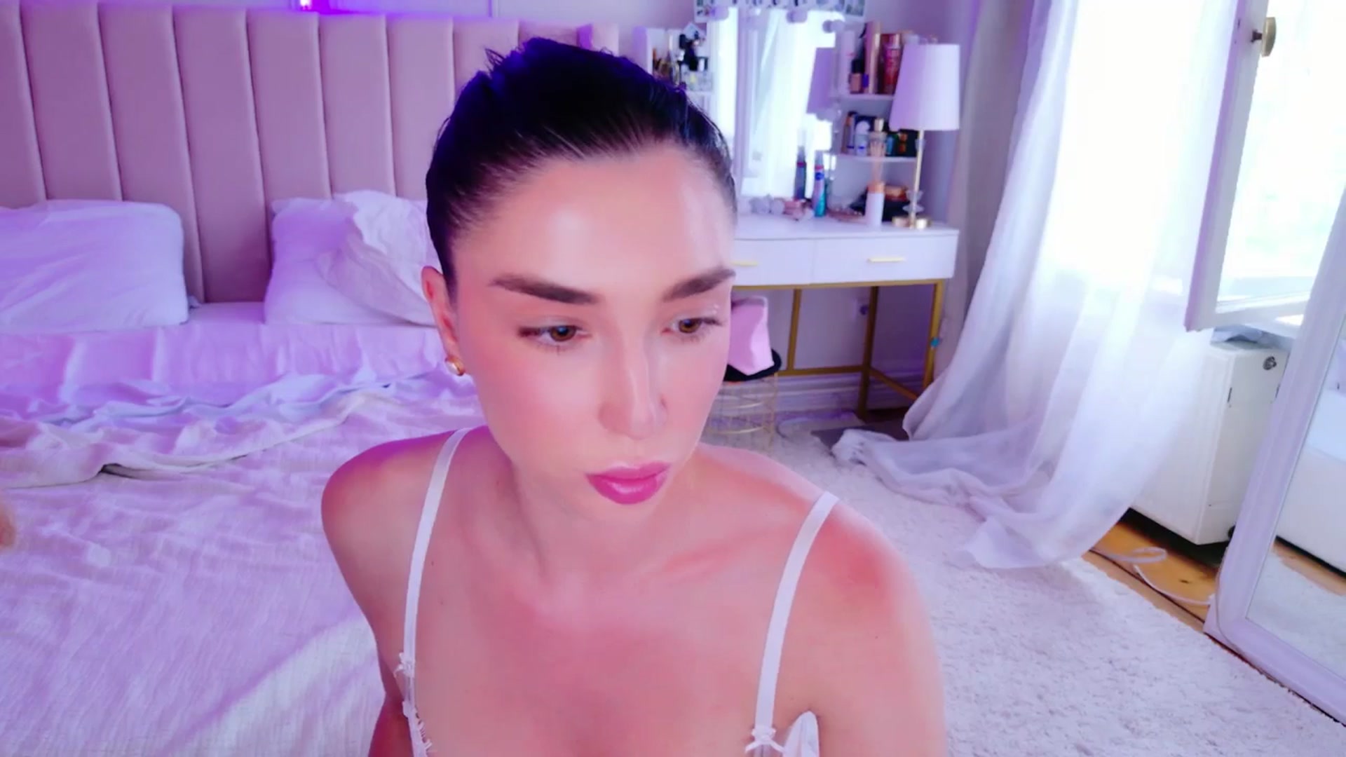 Gallery image thumbnail from LolaNiceAss1's myfreecams stream on, 06/01/2025, 19:43 image 6 of 20
