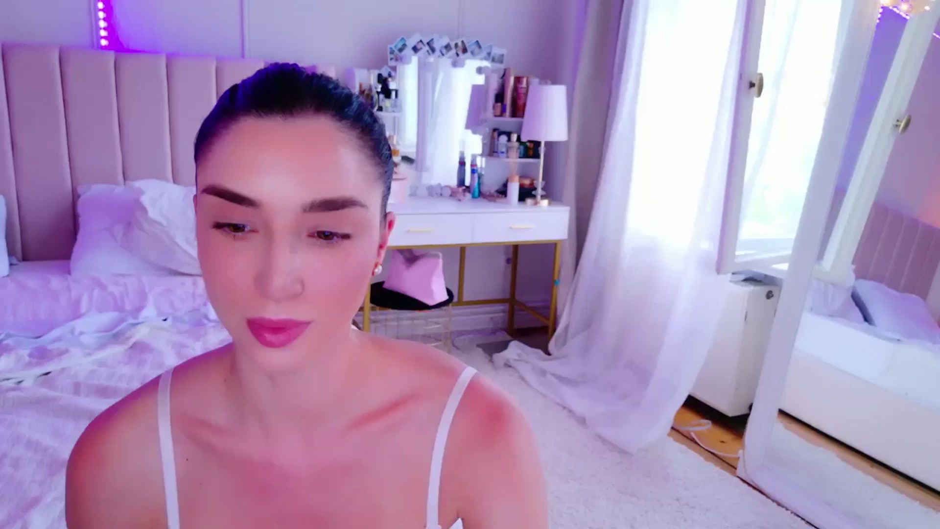 Gallery image thumbnail from LolaNiceAss1's myfreecams stream on, 06/01/2025, 19:43 image 10 of 20