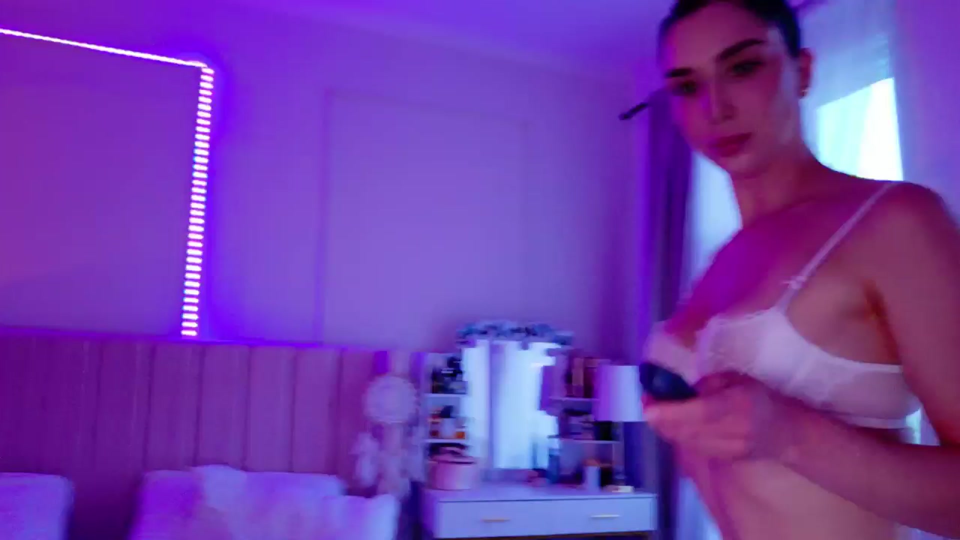 Gallery image thumbnail from LolaNiceAss1's myfreecams stream on, 06/01/2025, 19:43 image 15 of 20