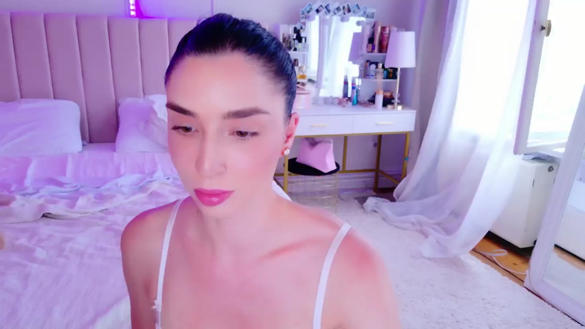 Gallery image thumbnail from LolaNiceAss1's myfreecams stream on, 06/01/2025, 19:43 image 5 of 20