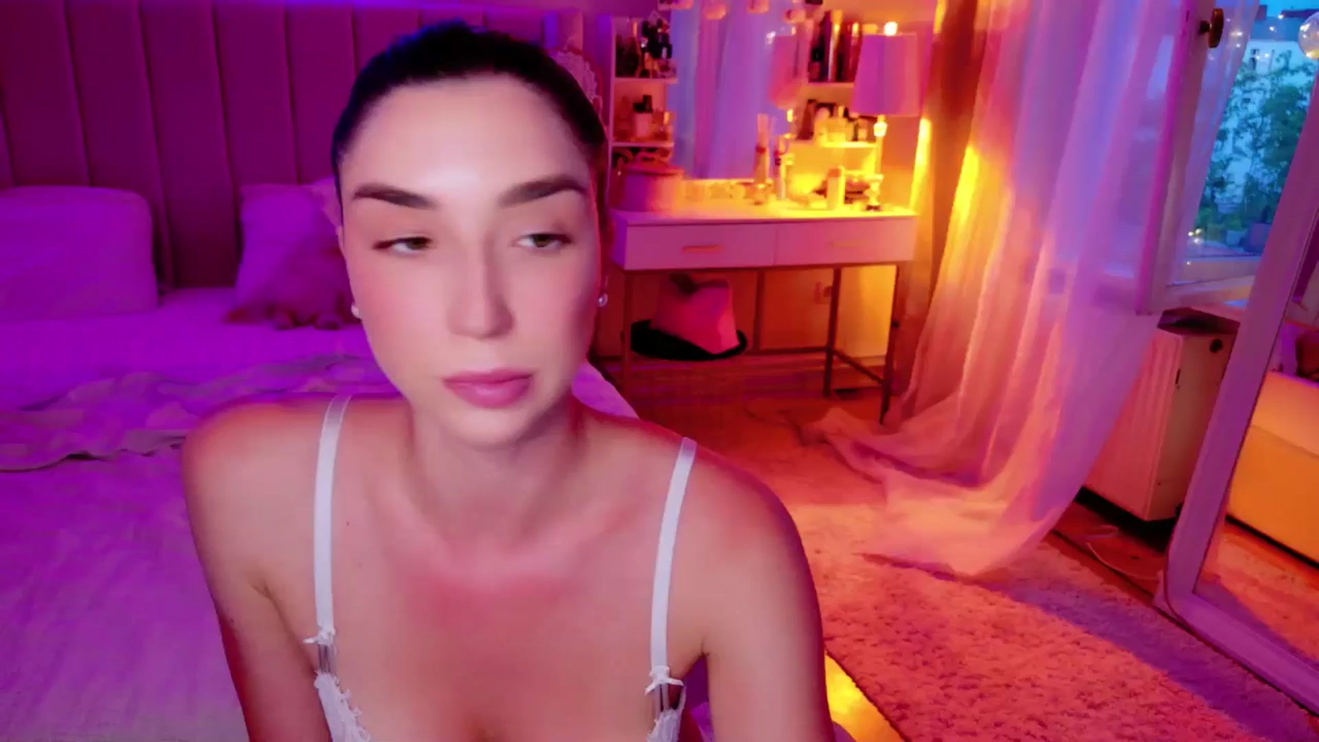 Gallery image thumbnail from LolaNiceAss1's myfreecams stream on, 06/01/2025, 19:43 image 20 of 20