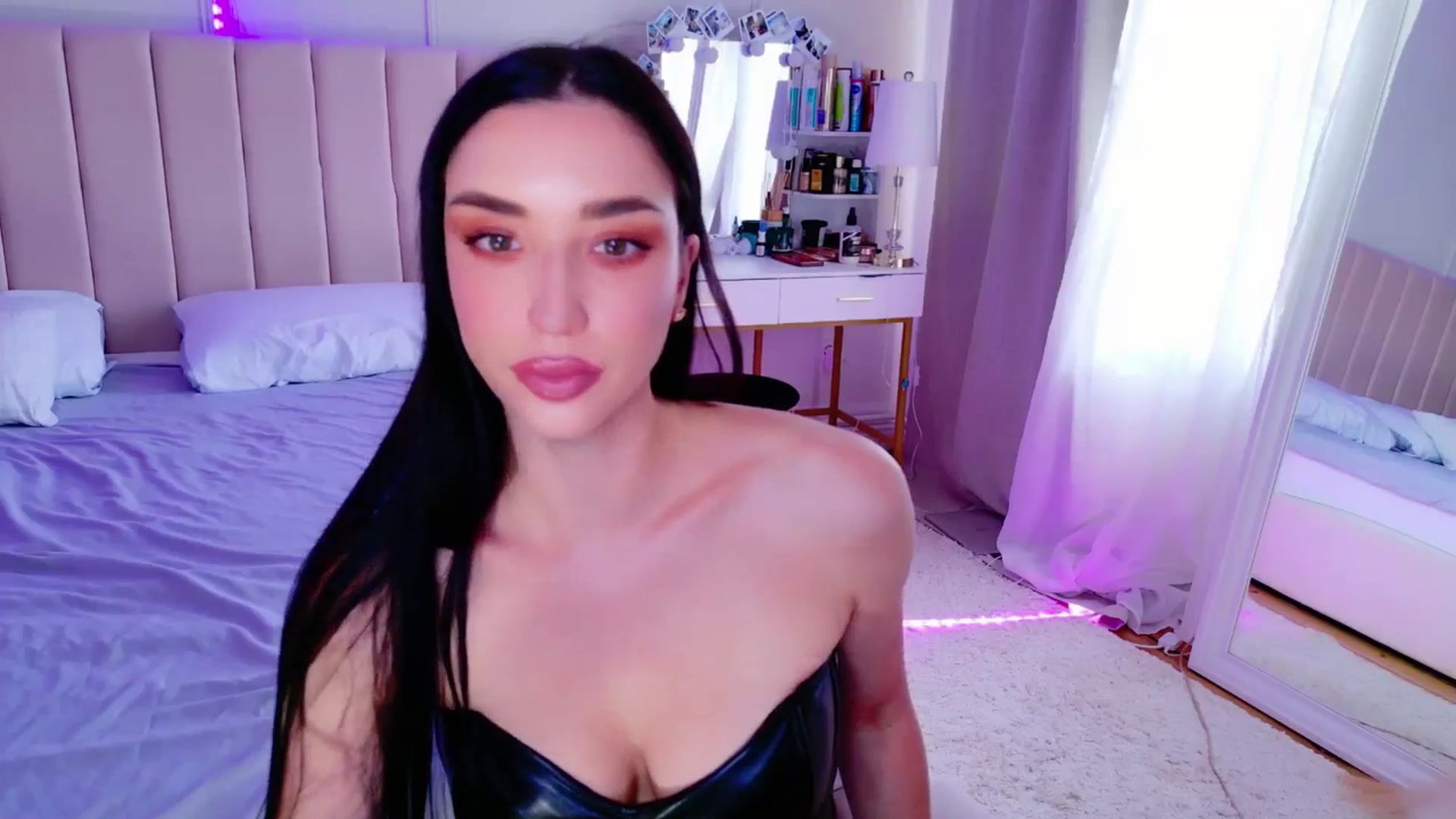 Gallery image thumbnail from LolaNiceAss1's myfreecams stream on, 06/08/2025, 15:46 image 20 of 20