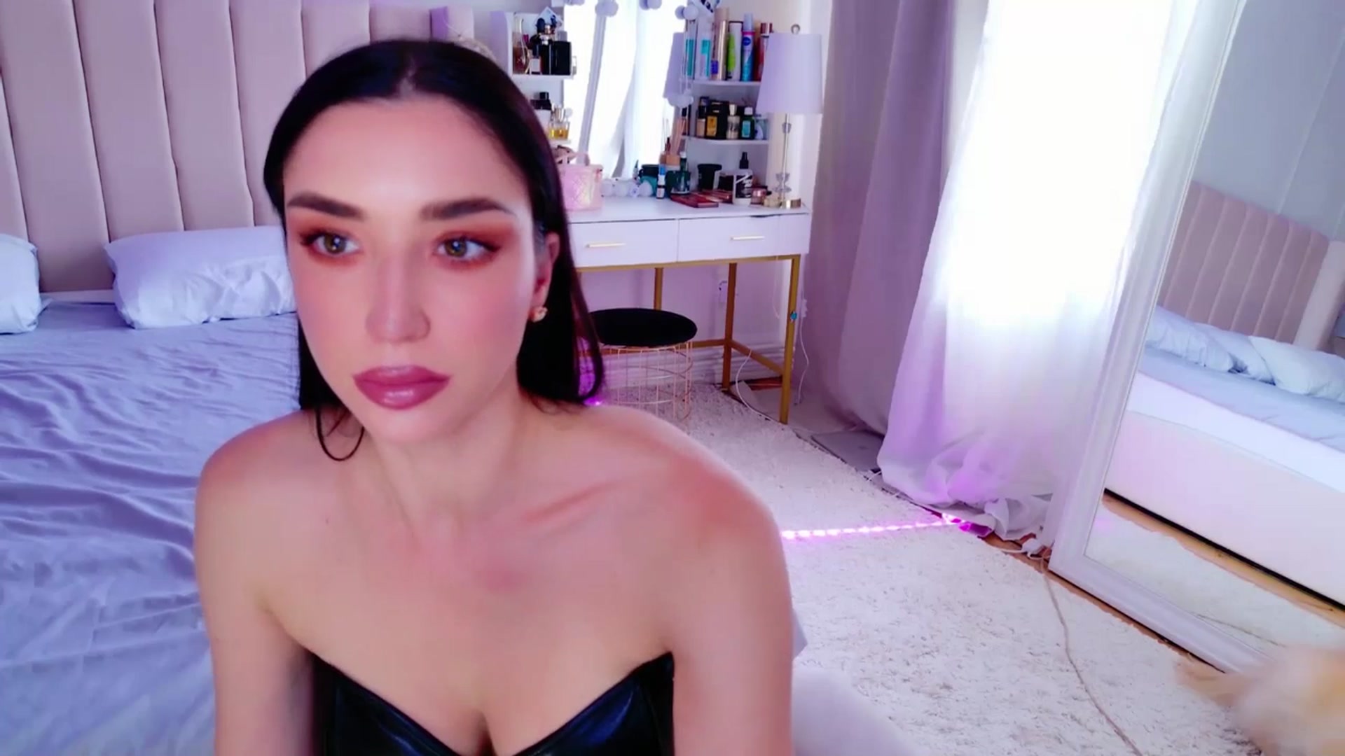Gallery image thumbnail from LolaNiceAss1's myfreecams stream on, 06/08/2025, 15:46 image 5 of 20