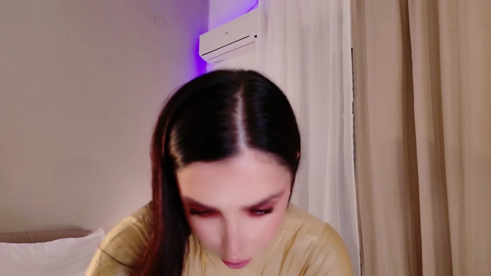Gallery image thumbnail from LolaNiceAss1's myfreecams stream on, 12/20/2025, 19:21 image 8 of 20