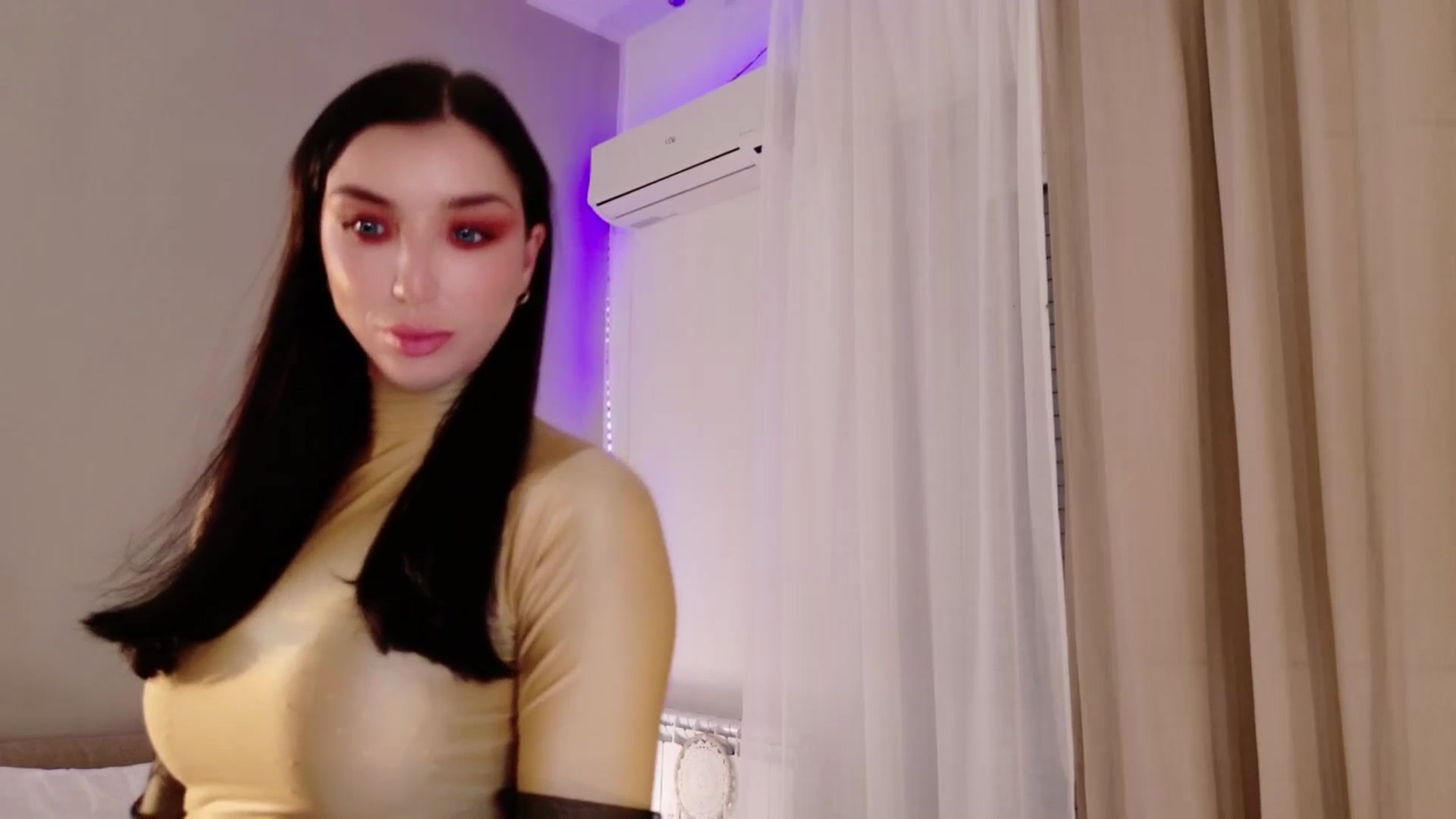 Gallery image thumbnail from LolaNiceAss1's myfreecams stream on, 12/20/2025, 19:21 image 13 of 20