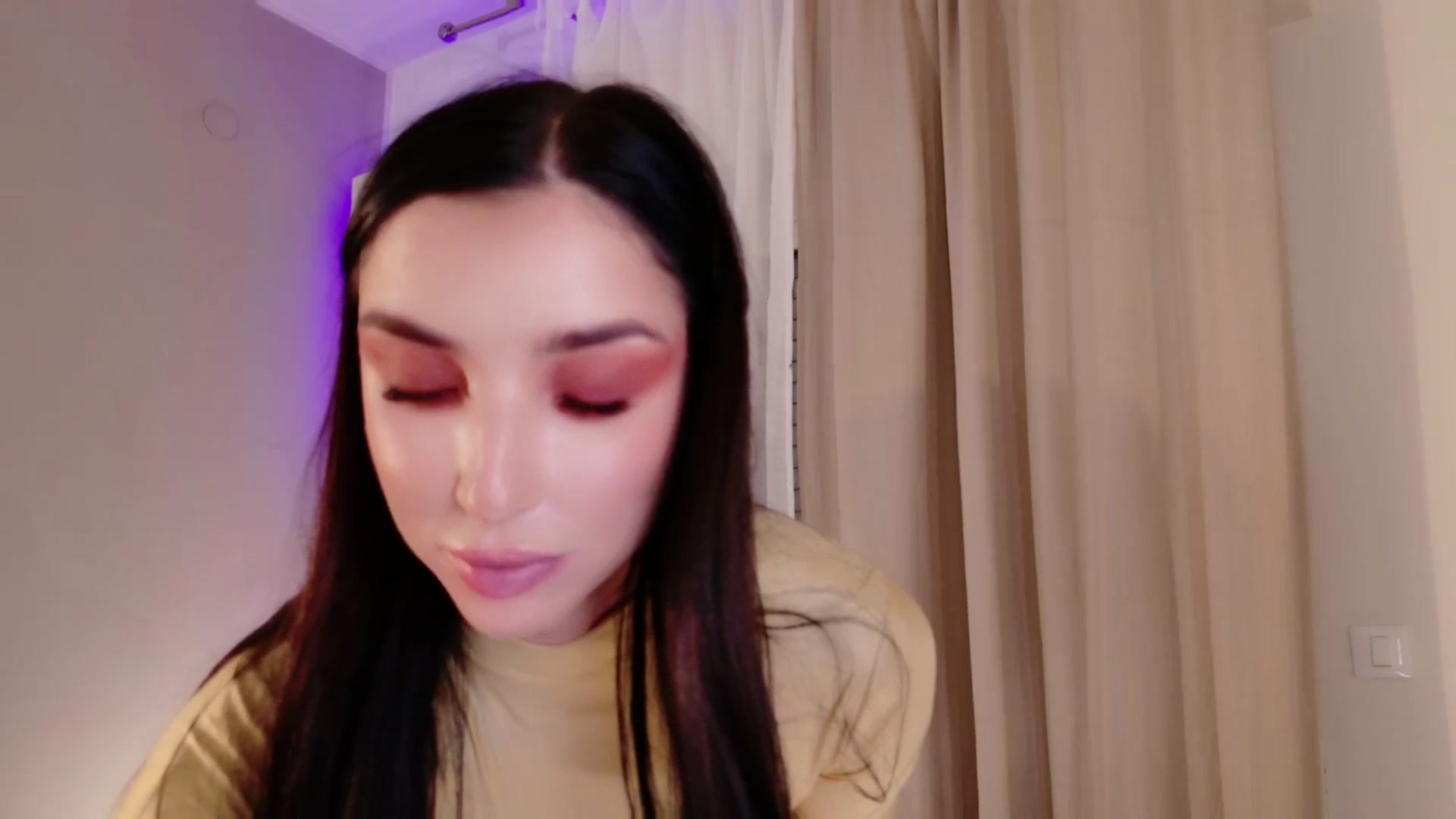 Gallery image thumbnail from LolaNiceAss1's myfreecams stream on, 12/20/2025, 19:21 image 7 of 20