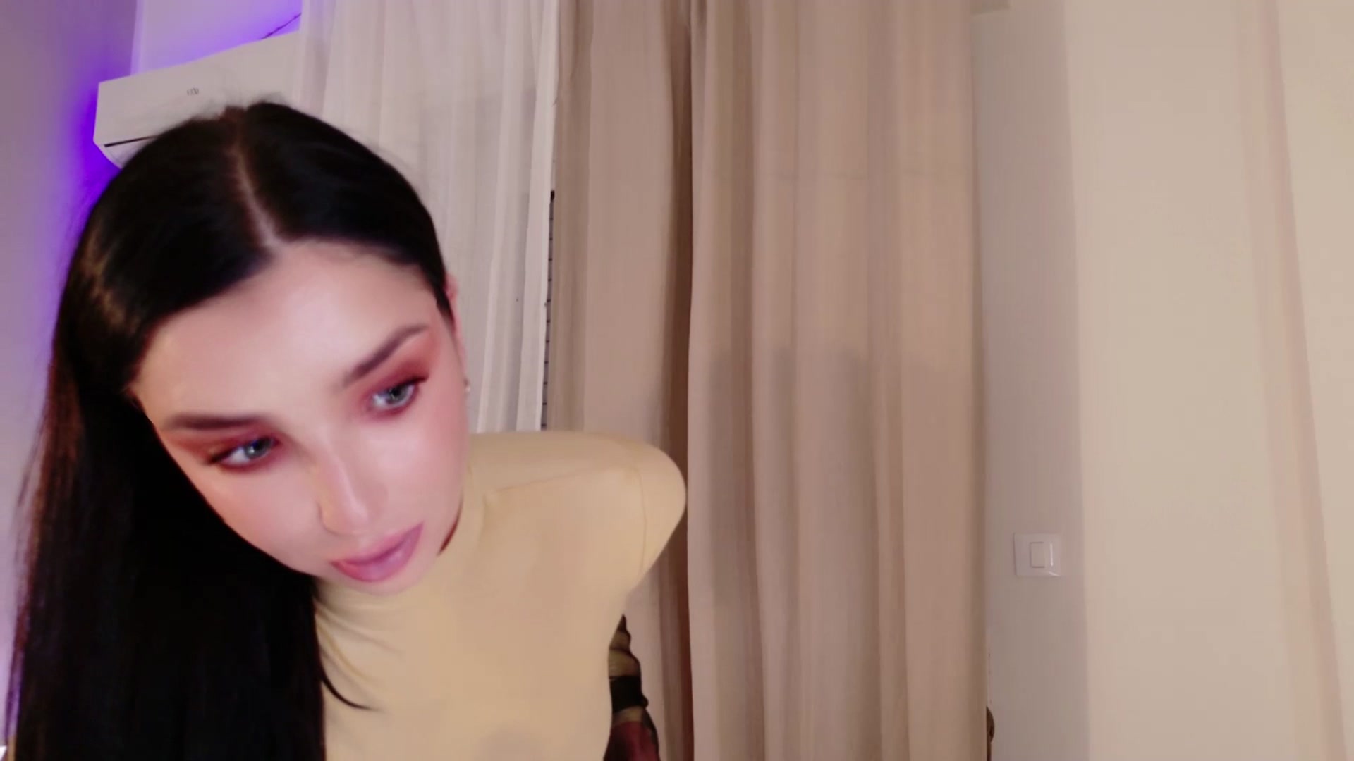 Gallery image thumbnail from LolaNiceAss1's myfreecams stream on, 12/20/2025, 19:21 image 20 of 20
