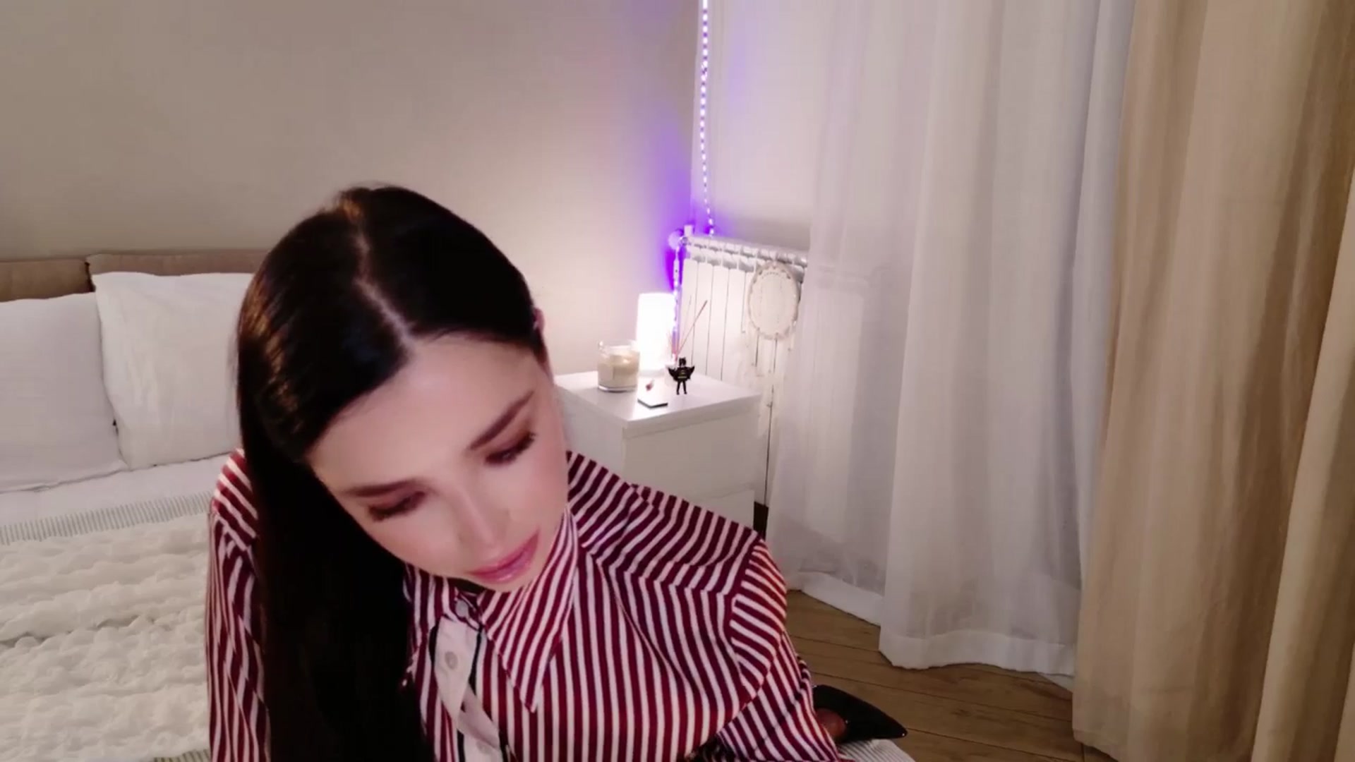 Gallery image thumbnail from LolaNiceAss1's myfreecams stream on, 12/21/2025, 18:19 image 12 of 20