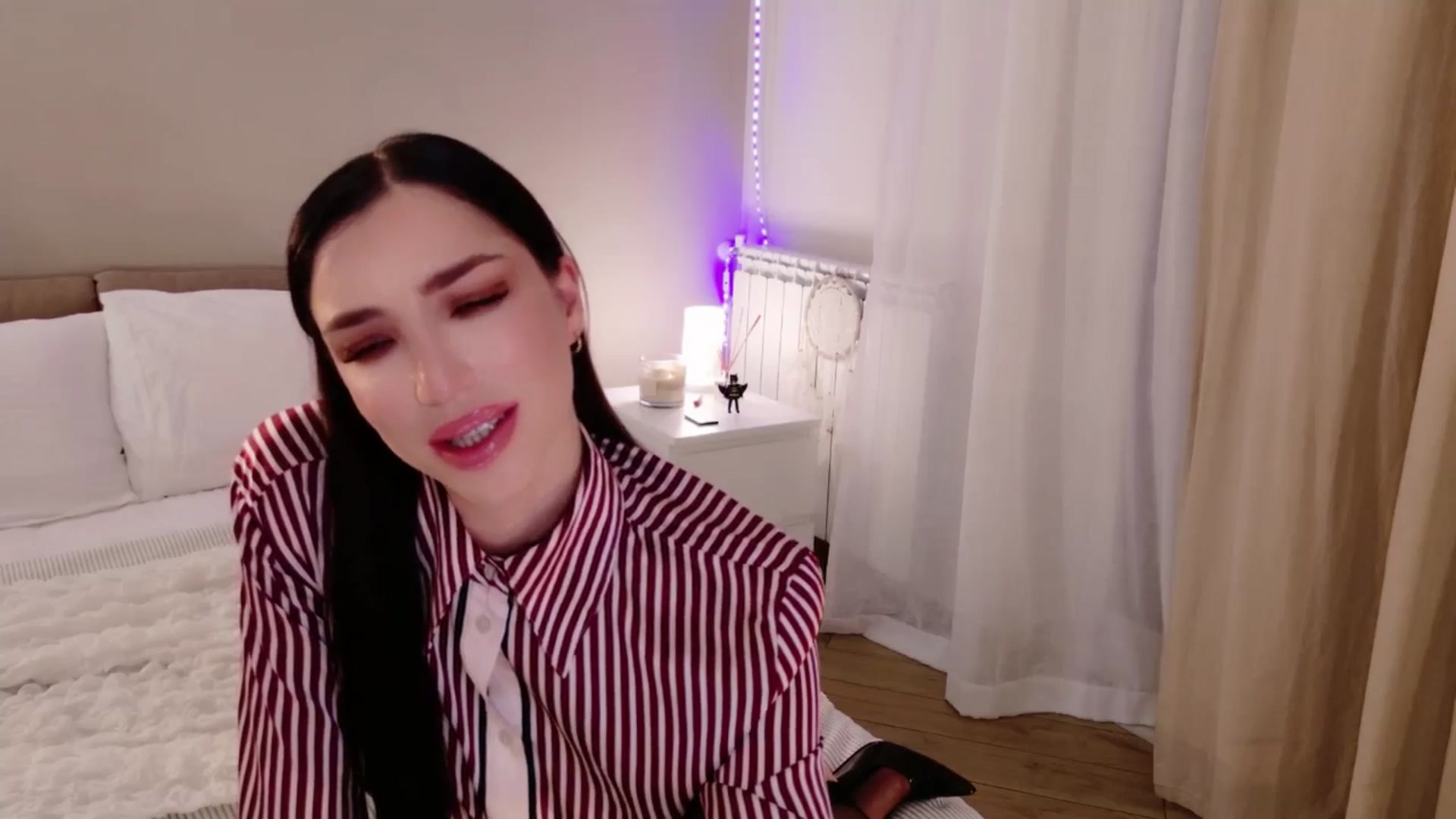 Gallery image thumbnail from LolaNiceAss1's myfreecams stream on, 12/21/2025, 18:19 image 11 of 20