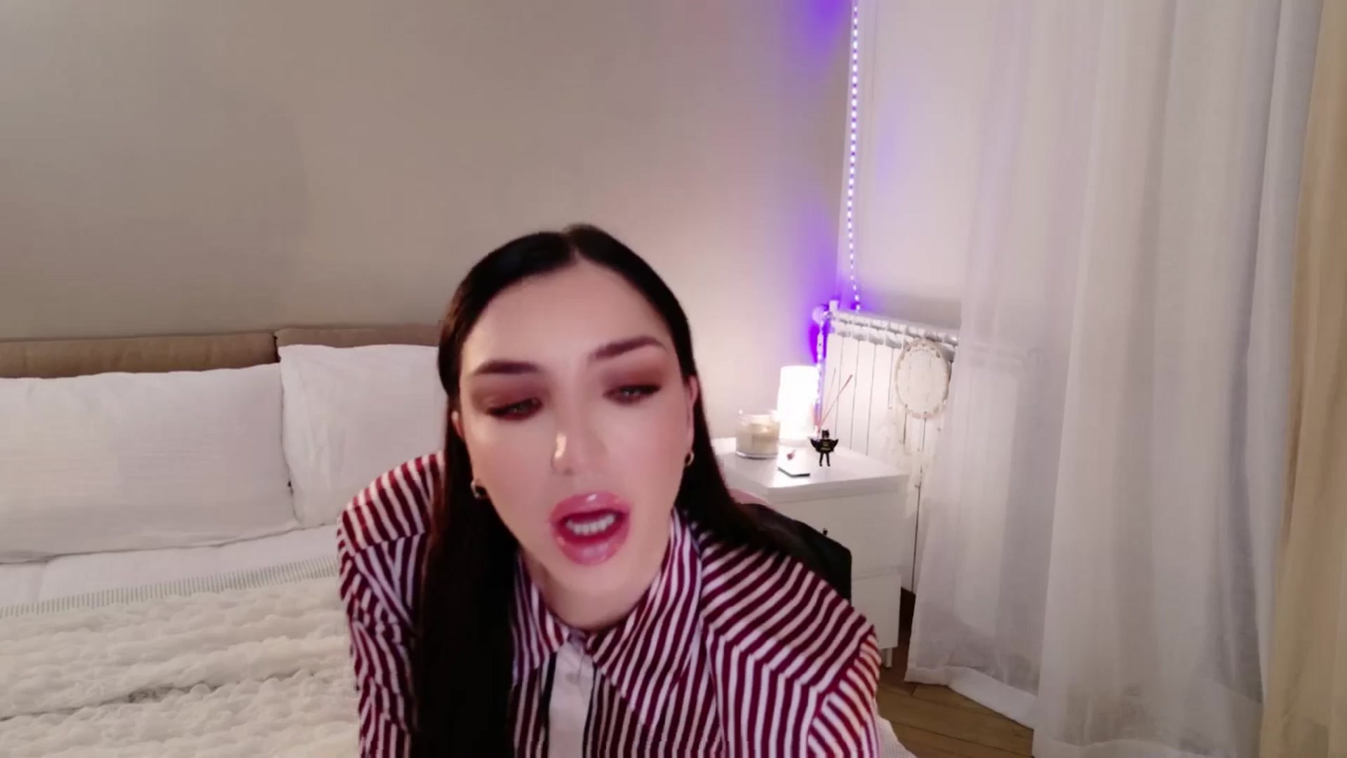 Gallery image thumbnail from LolaNiceAss1's myfreecams stream on, 12/21/2025, 18:19 image 7 of 20