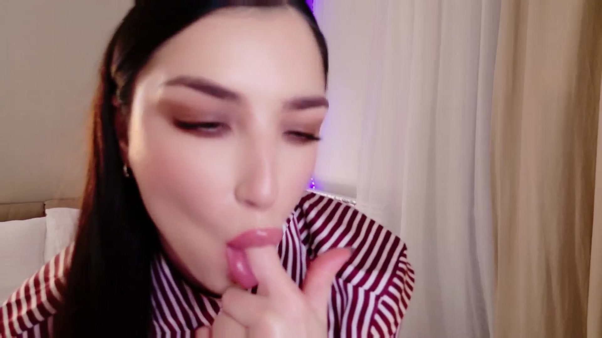 Gallery image thumbnail from LolaNiceAss1's myfreecams stream on, 12/21/2025, 18:19 image 13 of 20
